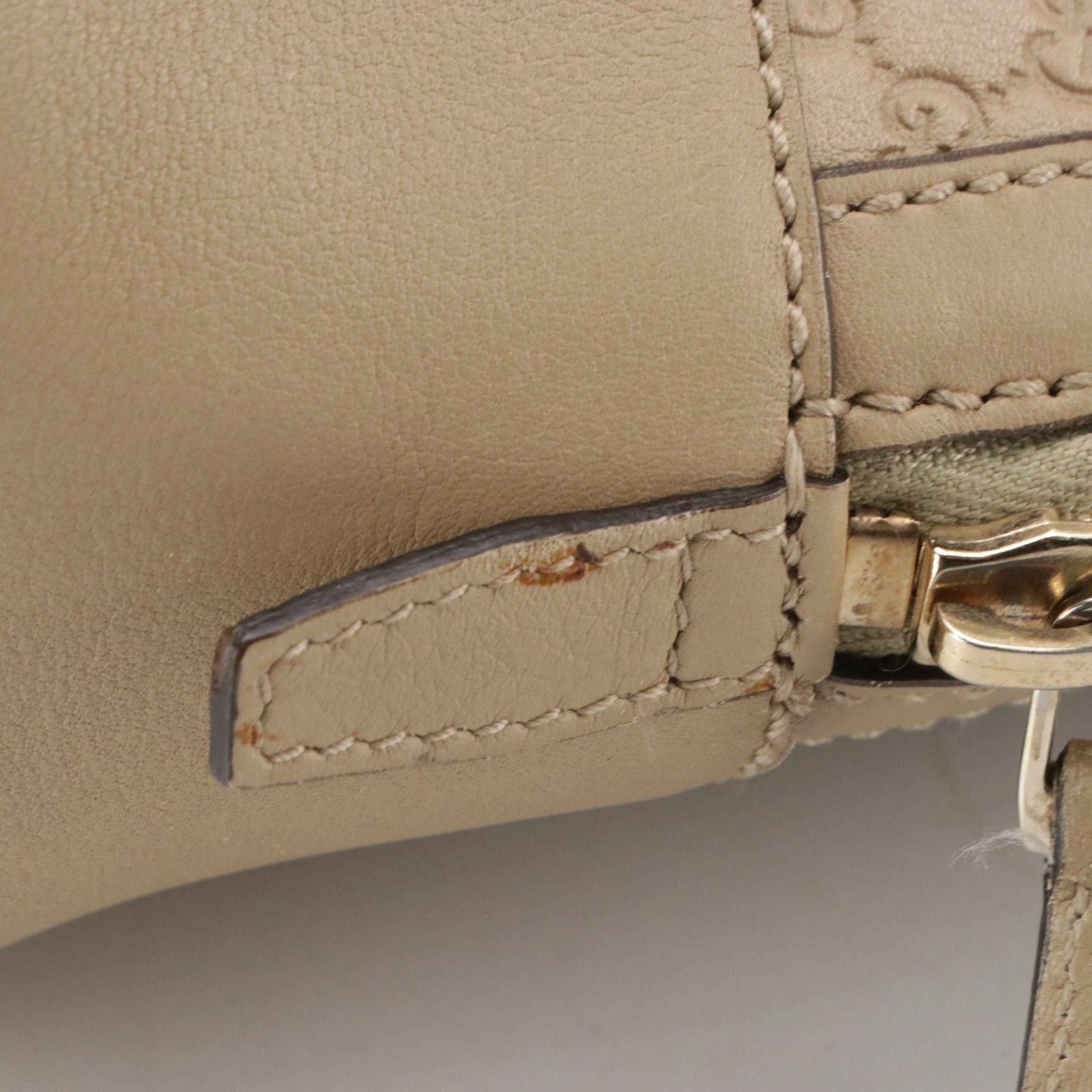 Gucci Domed Nice Two-Way Bag in Beige Microguccissima Calfskin Leather