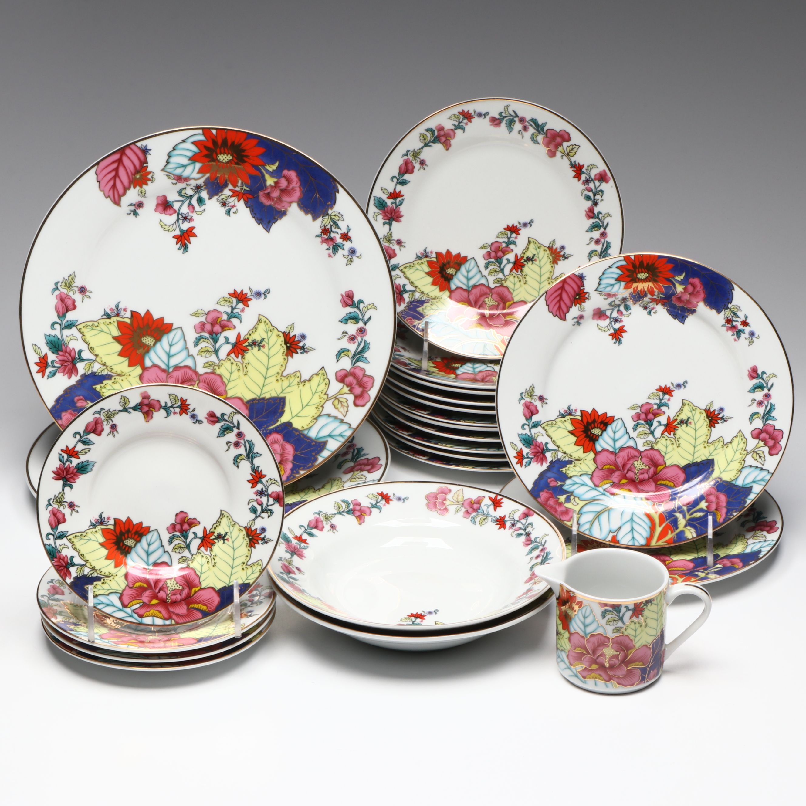 Chinese Export Style "Imperial Leaf" Porcelain Dinnerware