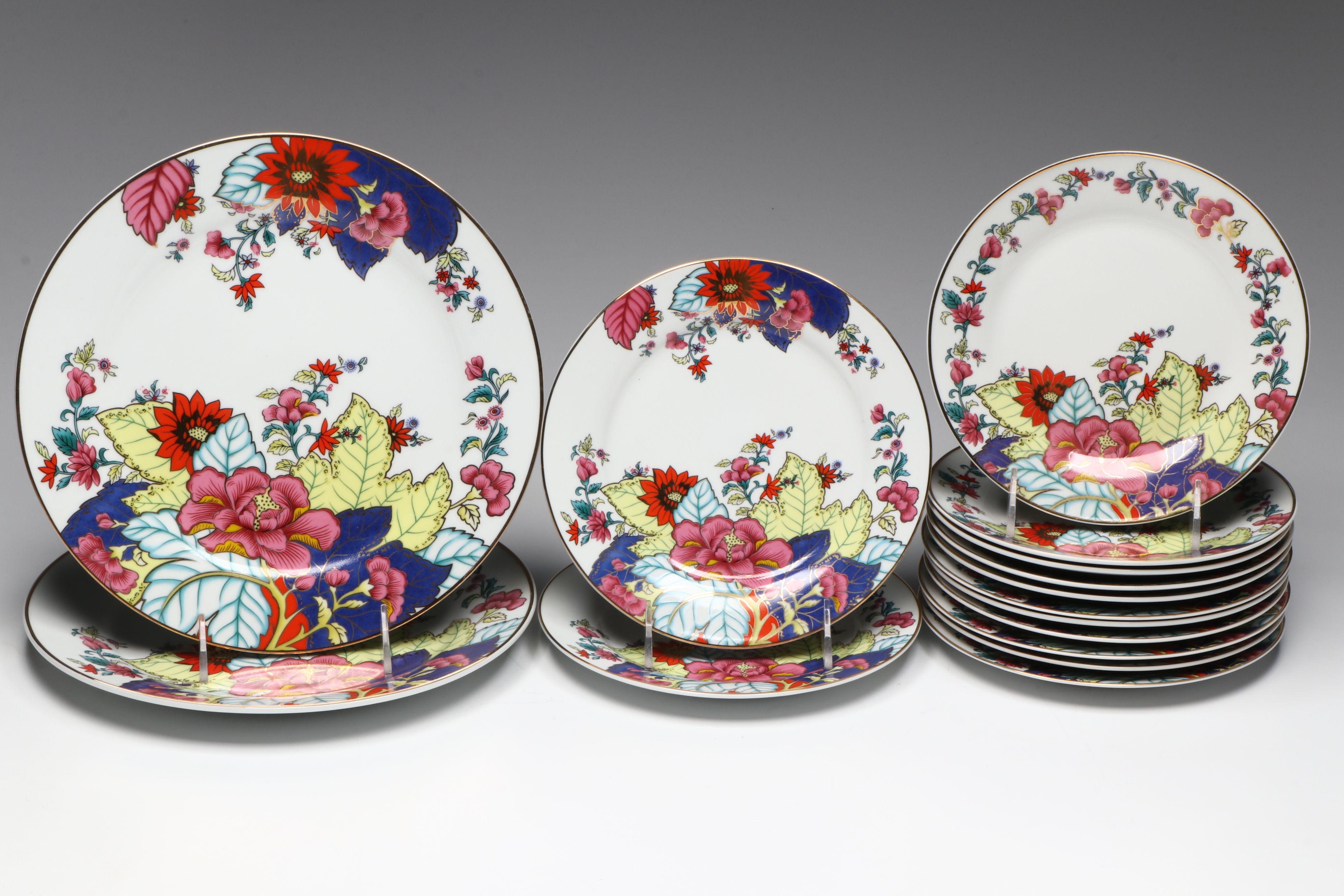 Chinese Export Style "Imperial Leaf" Porcelain Dinnerware