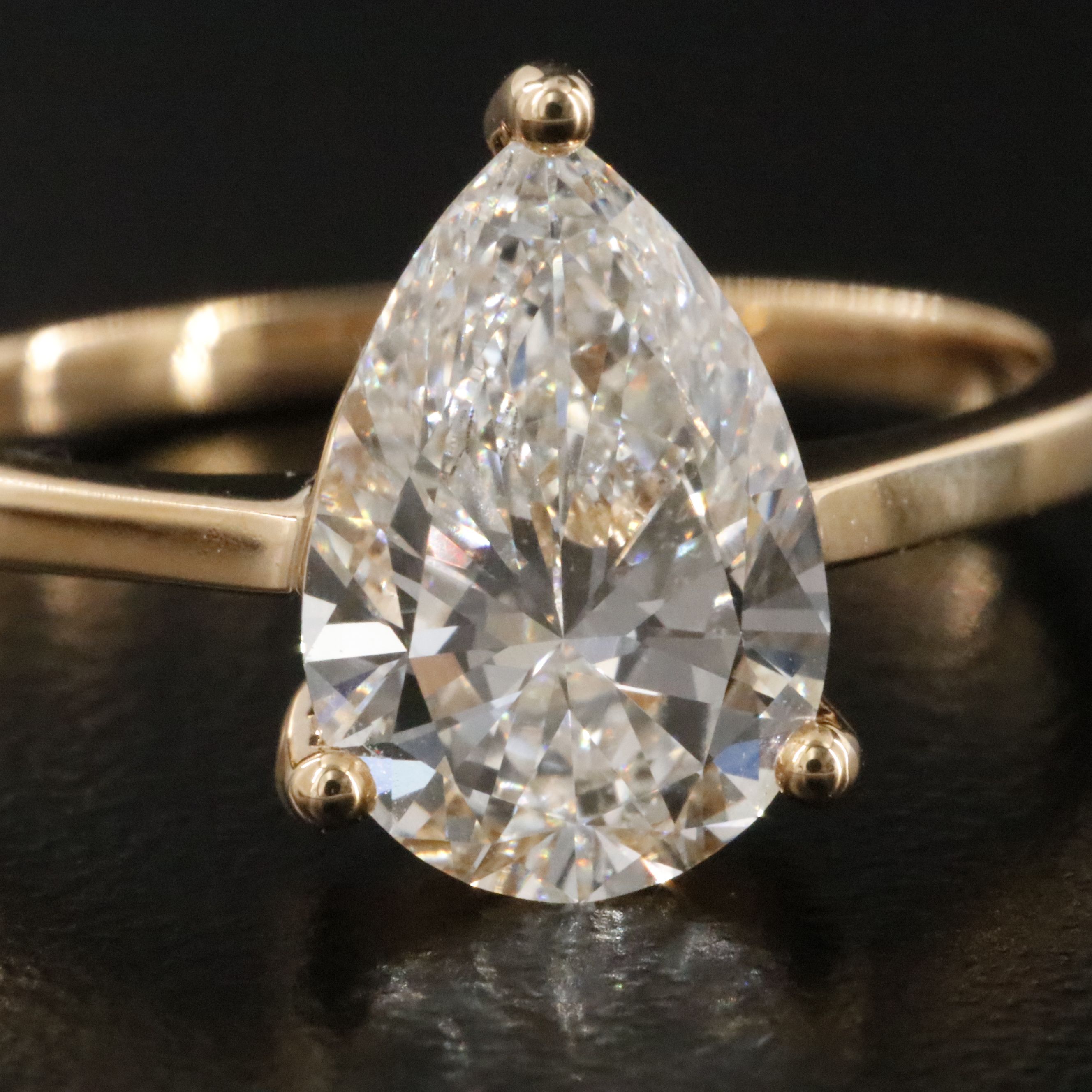 18K 2.00 CT Lab Grown Diamond Solitaire Ring with IGI Report