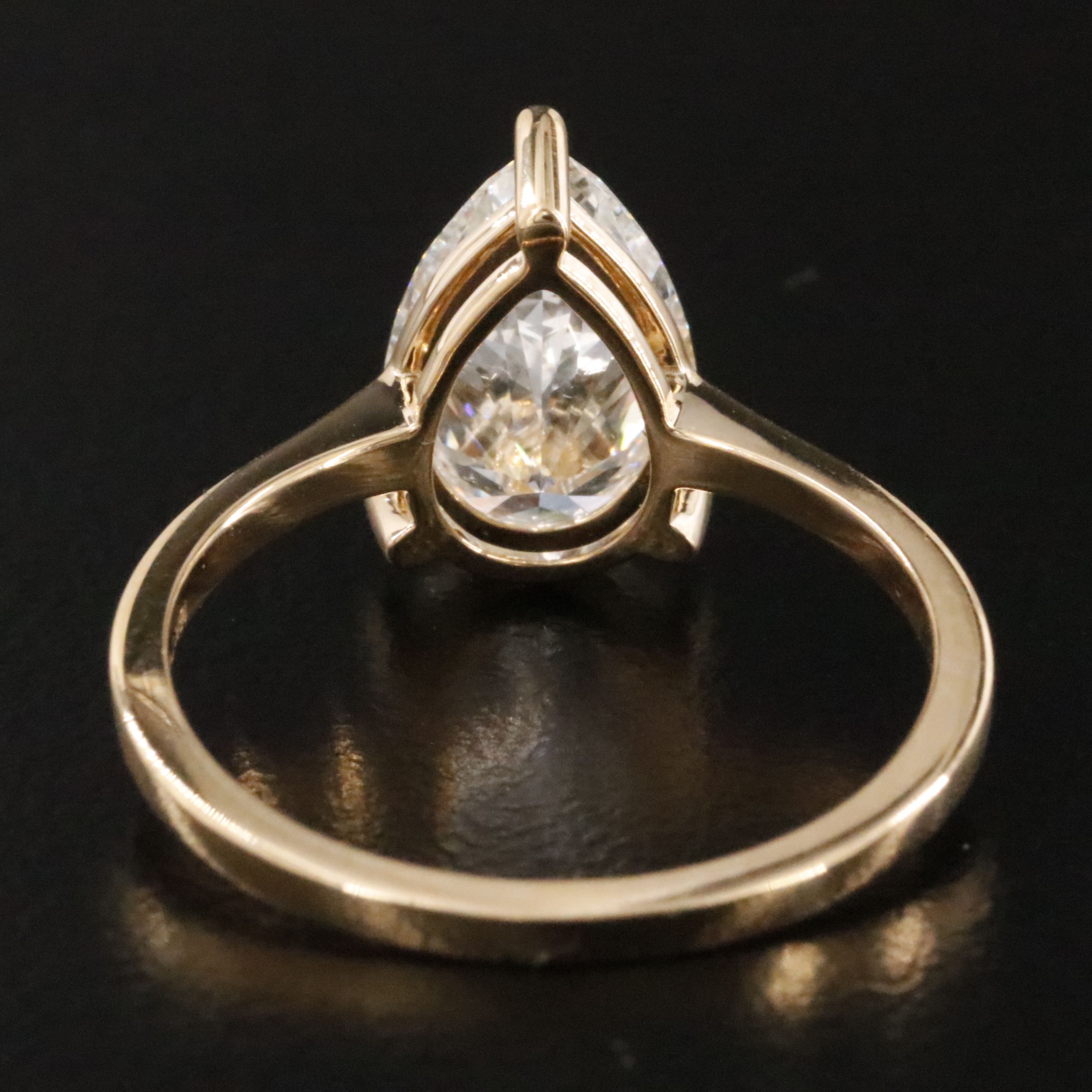 18K 2.00 CT Lab Grown Diamond Solitaire Ring with IGI Report