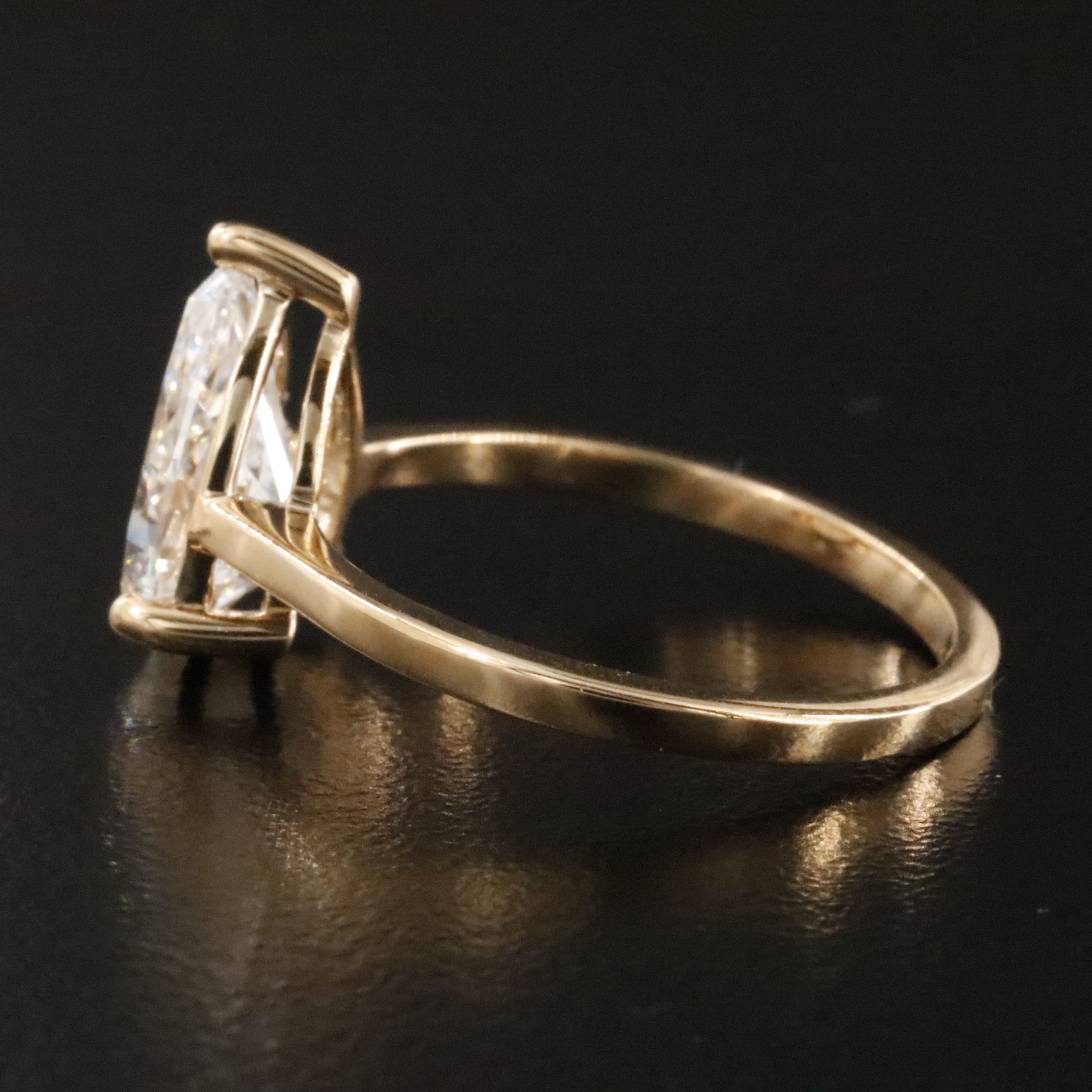 18K 2.00 CT Lab Grown Diamond Solitaire Ring with IGI Report