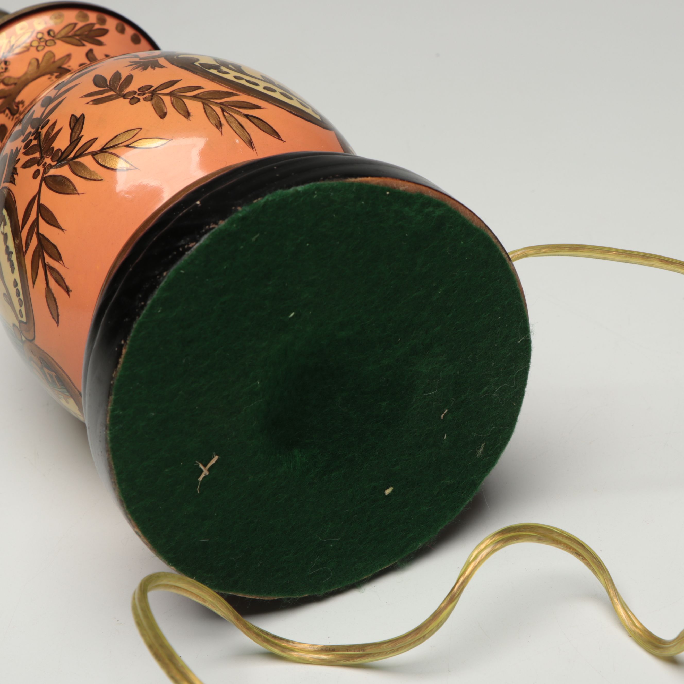 Urn Shaped Tropical Bird Table Lamp