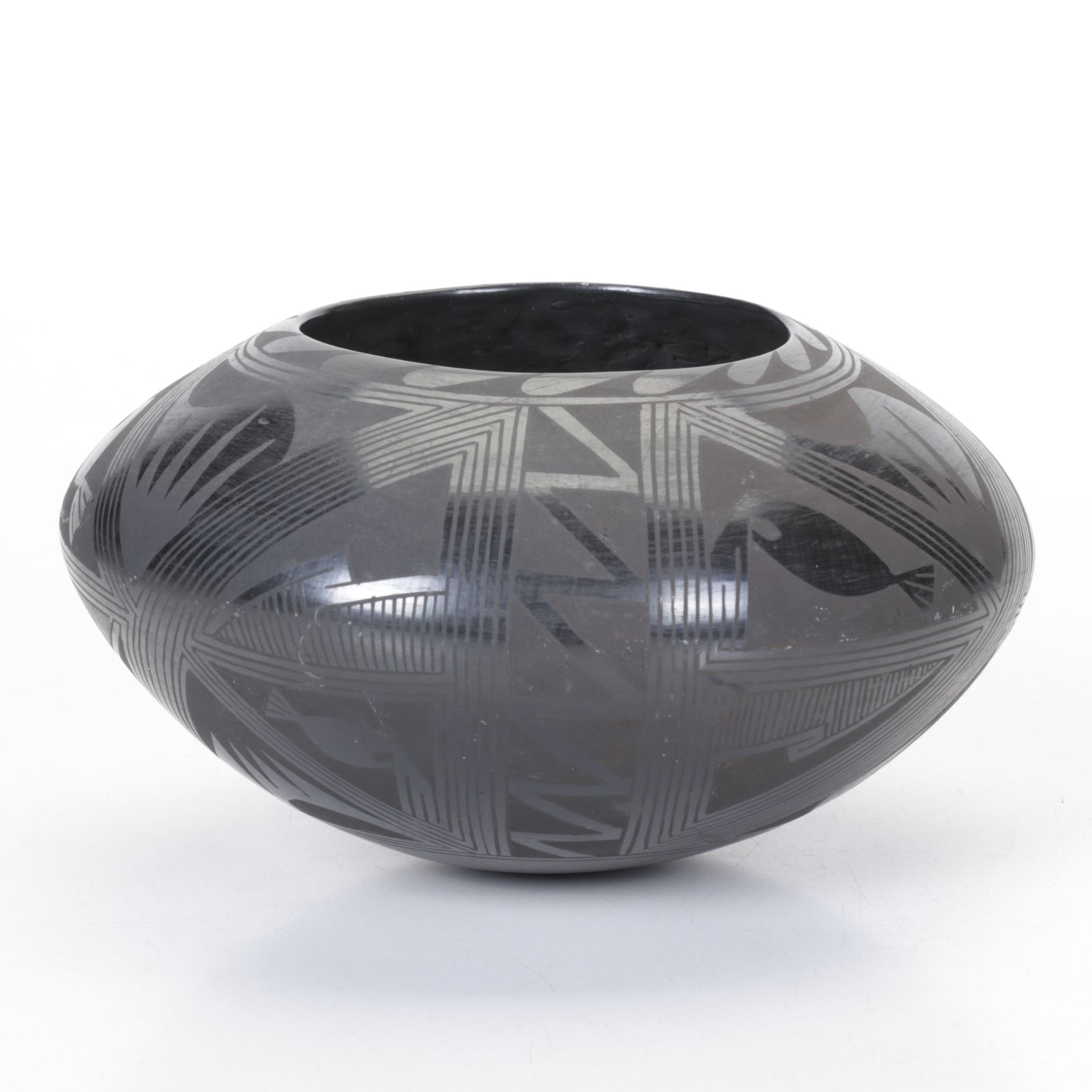 Roberto Bañuelos Mata Ortiz Style Pottery Vessel, Late 20th Century