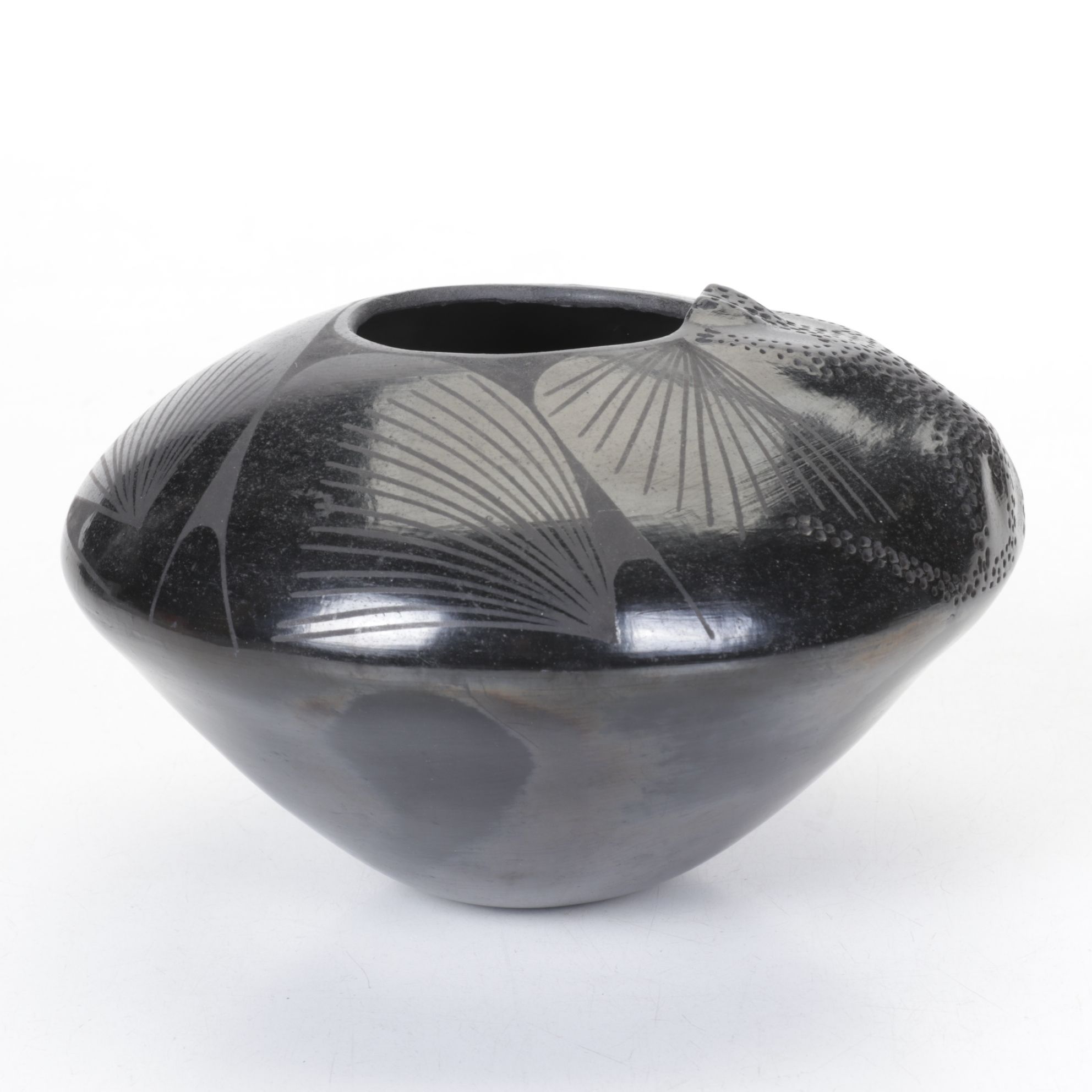 Jose L. Quezada Mata Ortiz Style Pottery Vessel, Late 20th Century