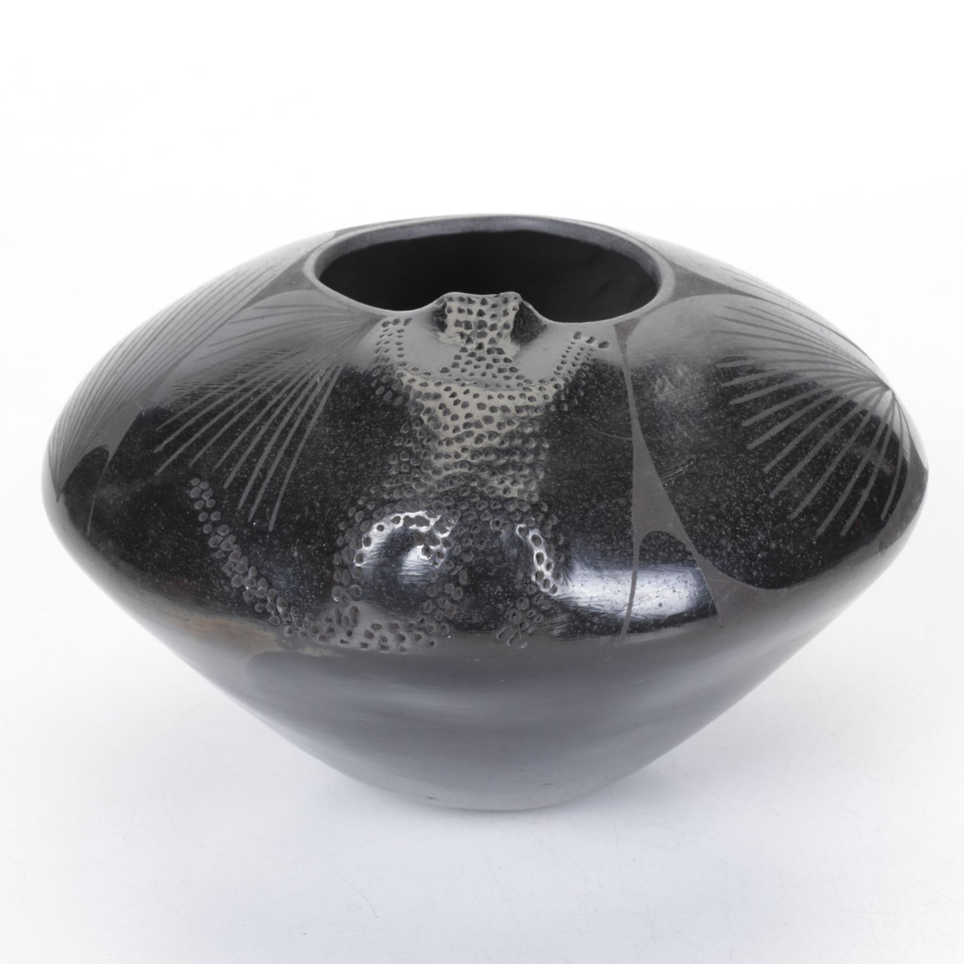 Jose L. Quezada Mata Ortiz Style Pottery Vessel, Late 20th Century