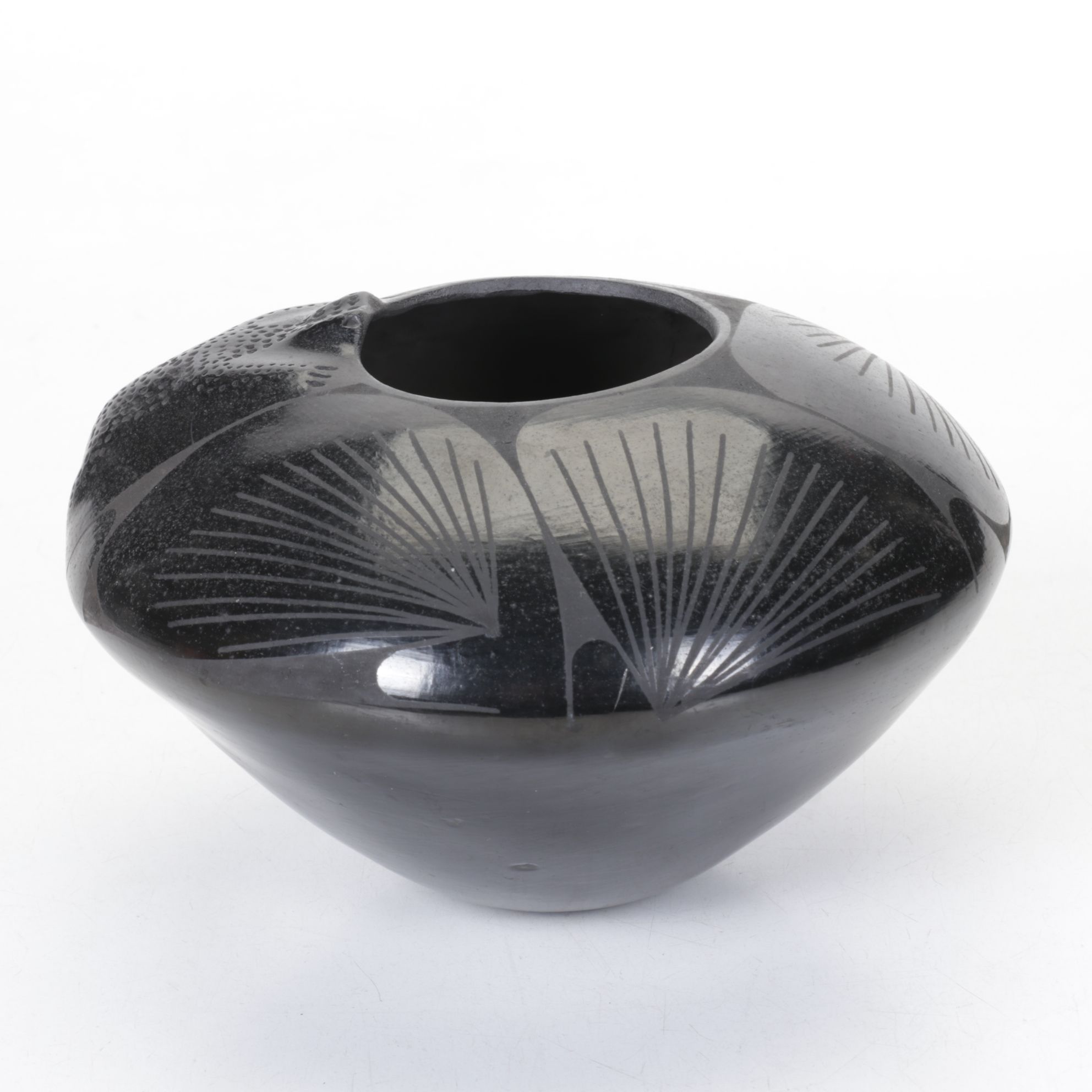 Jose L. Quezada Mata Ortiz Style Pottery Vessel, Late 20th Century