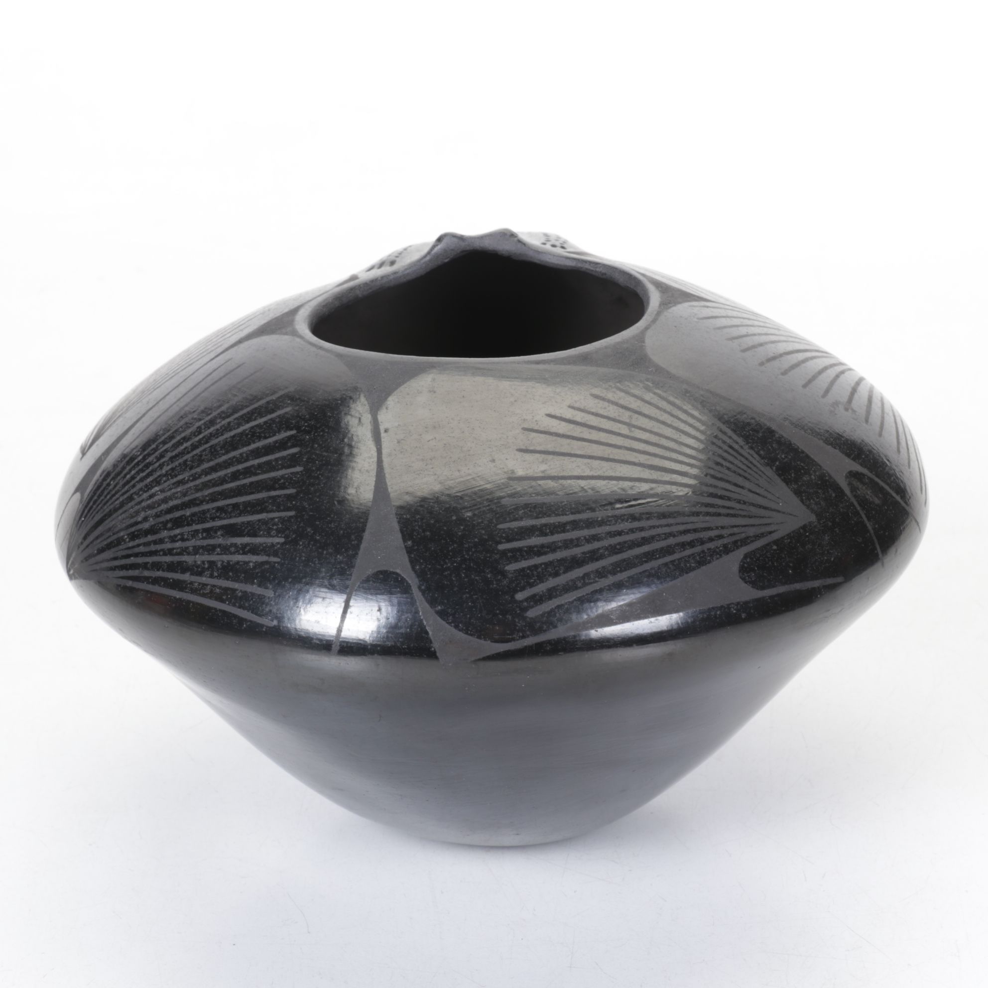 Jose L. Quezada Mata Ortiz Style Pottery Vessel, Late 20th Century