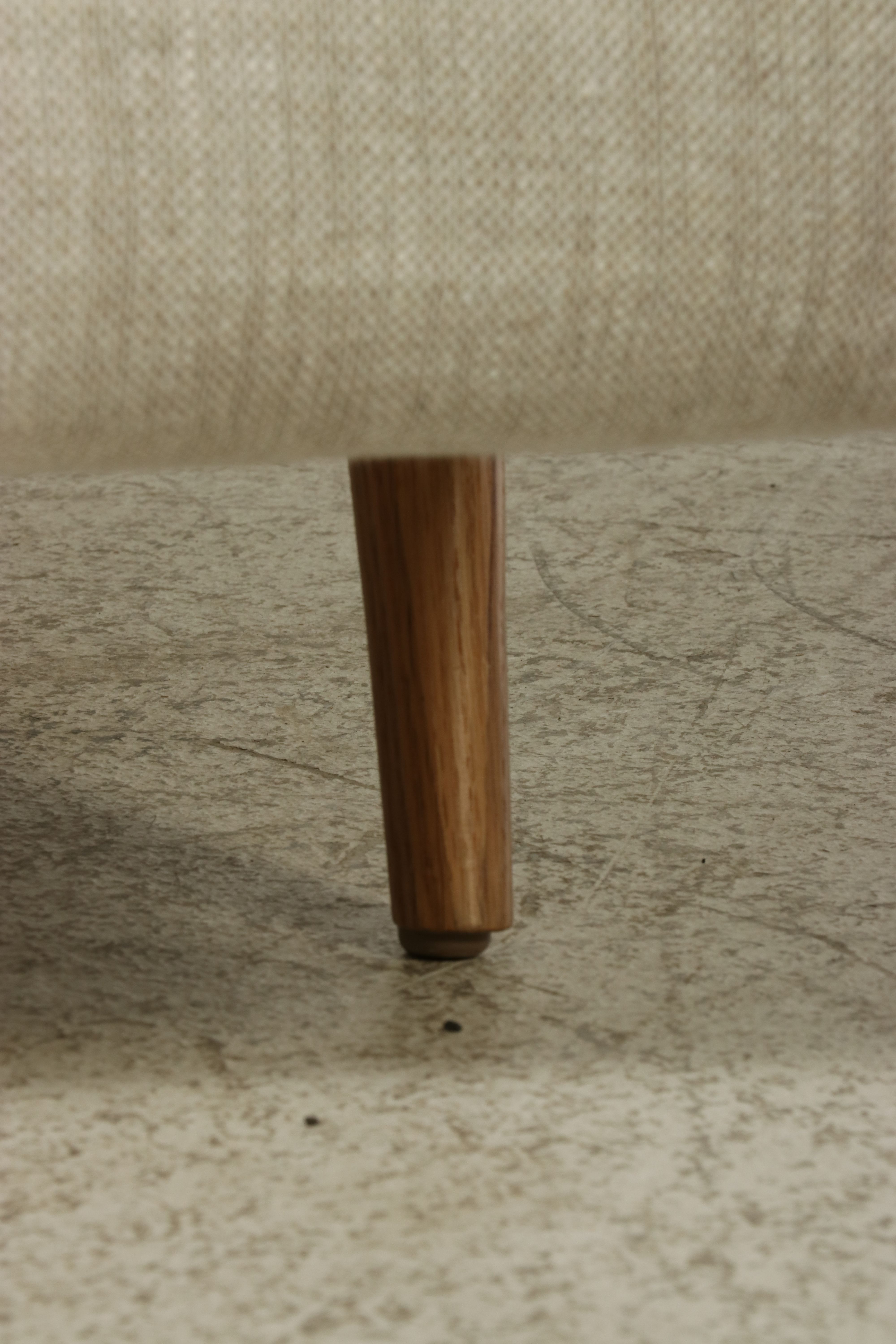 Lee Industries "Wave" Contemporary Upholstered Chaise Longue