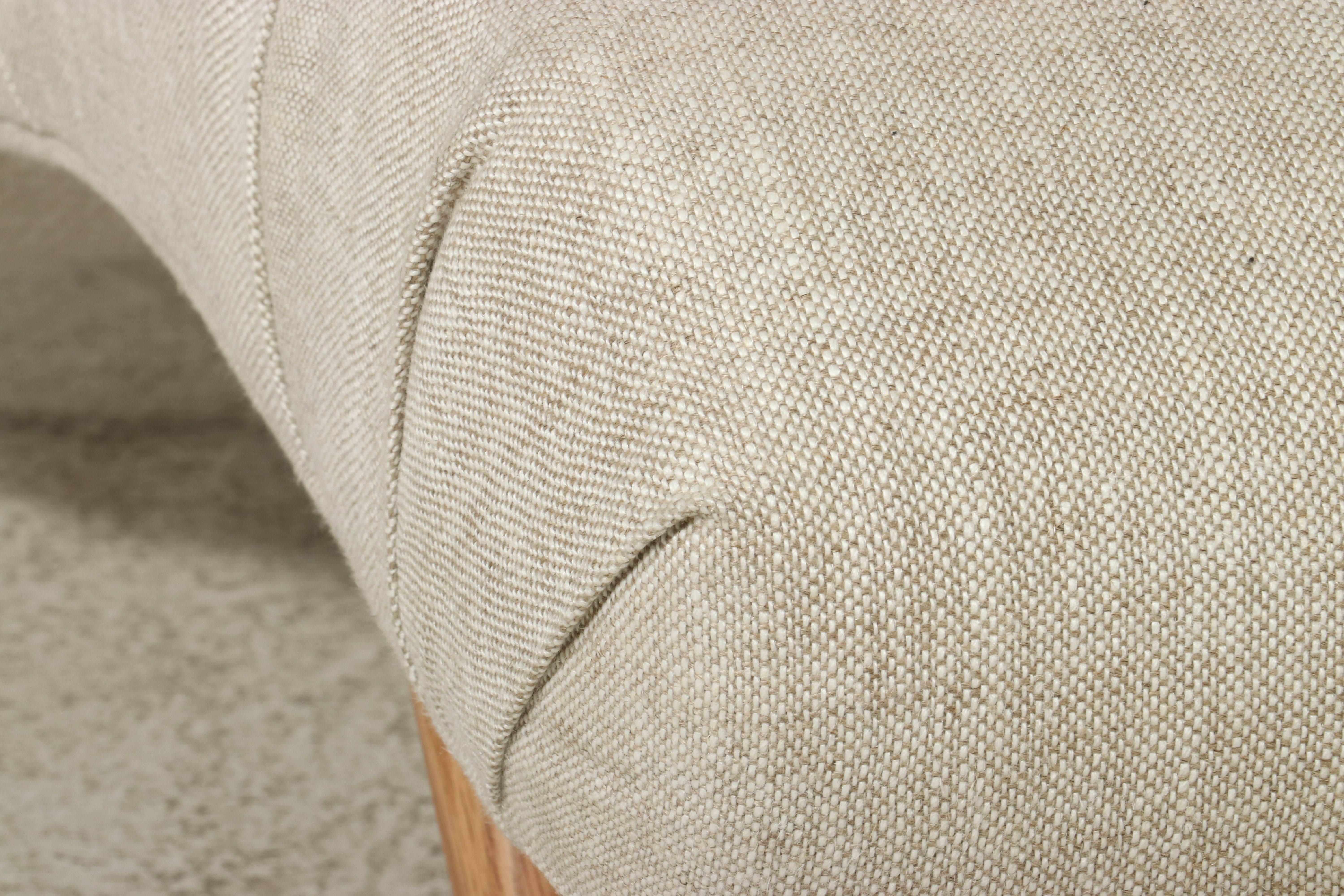 Lee Industries "Wave" Contemporary Upholstered Chaise Longue