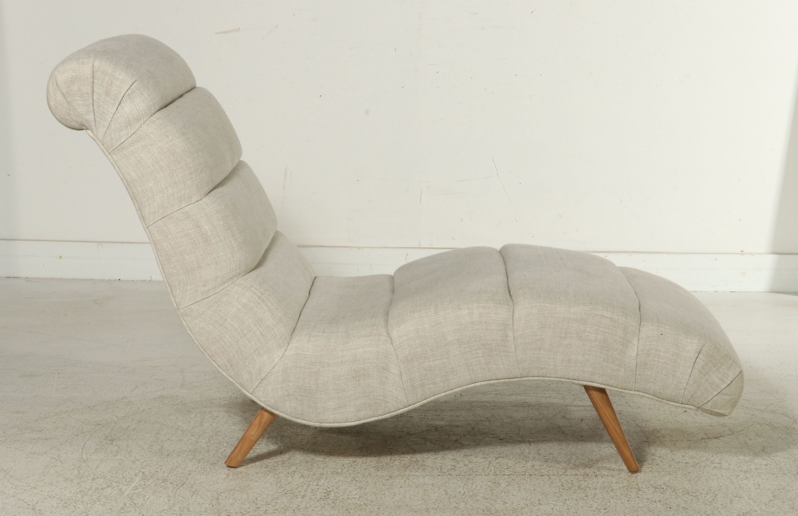 Lee Industries "Wave" Contemporary Upholstered Chaise Longue