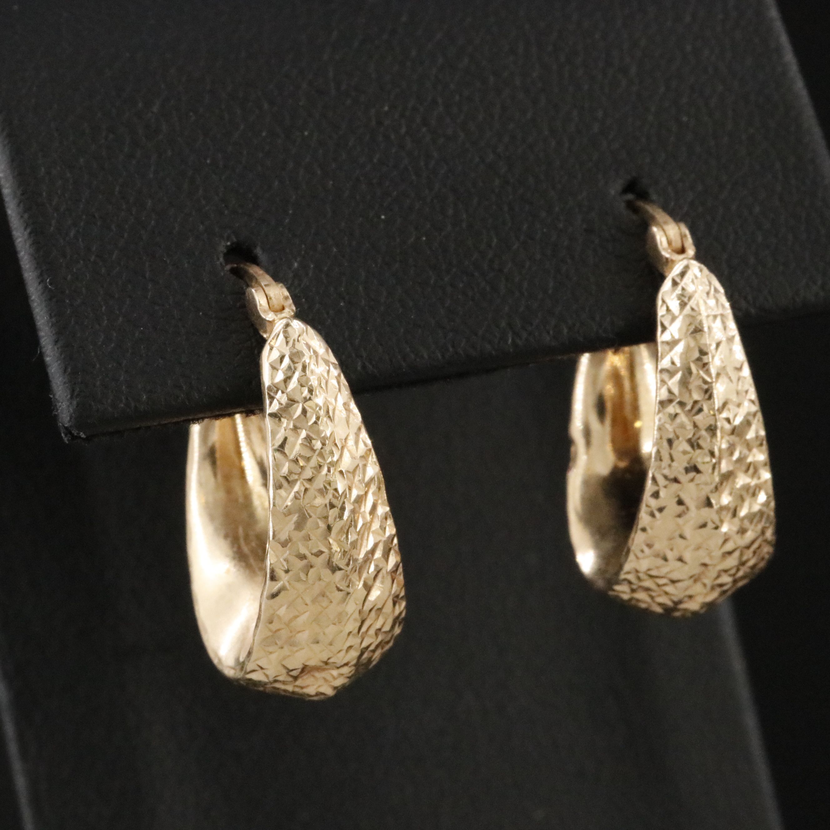 14K Diamond-Cut Hoop Earrings