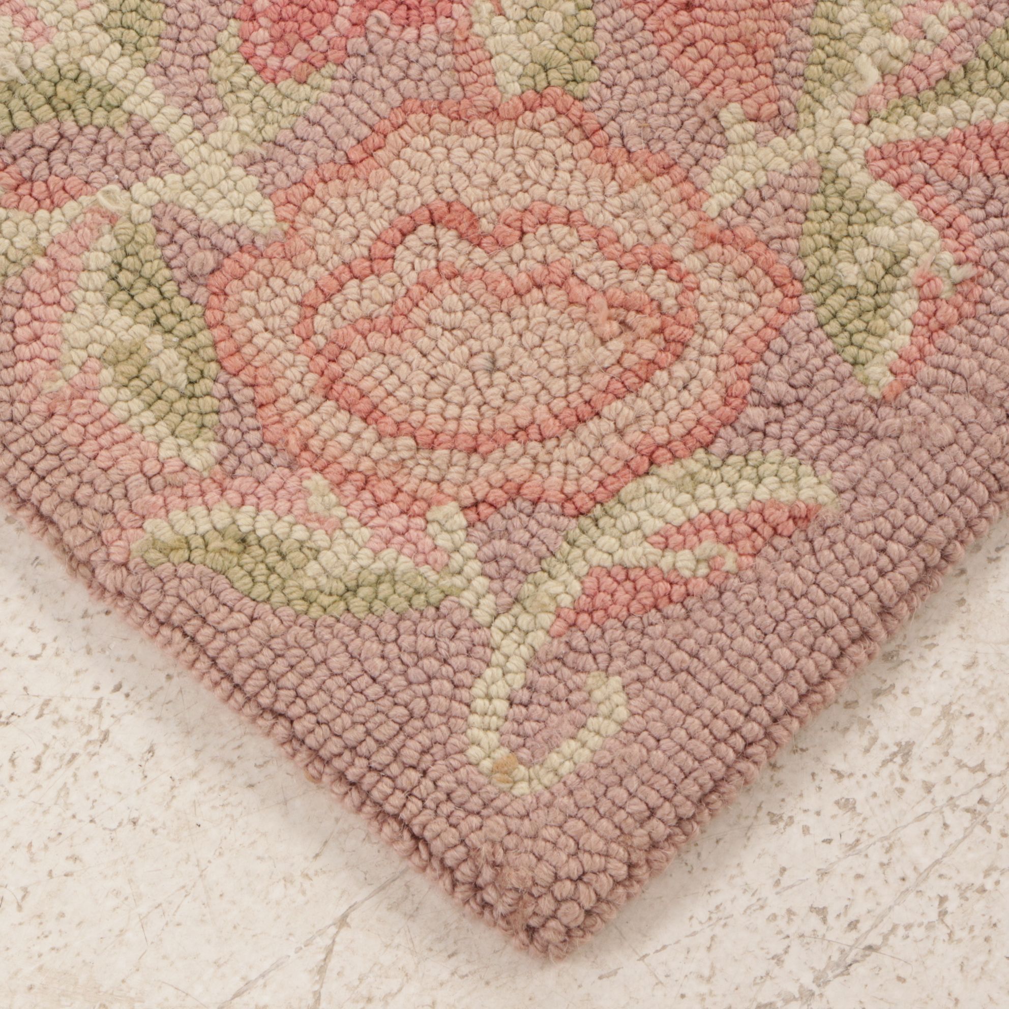 1'11 x 2'11 Handmade Hooked Pictorial Accent Rug