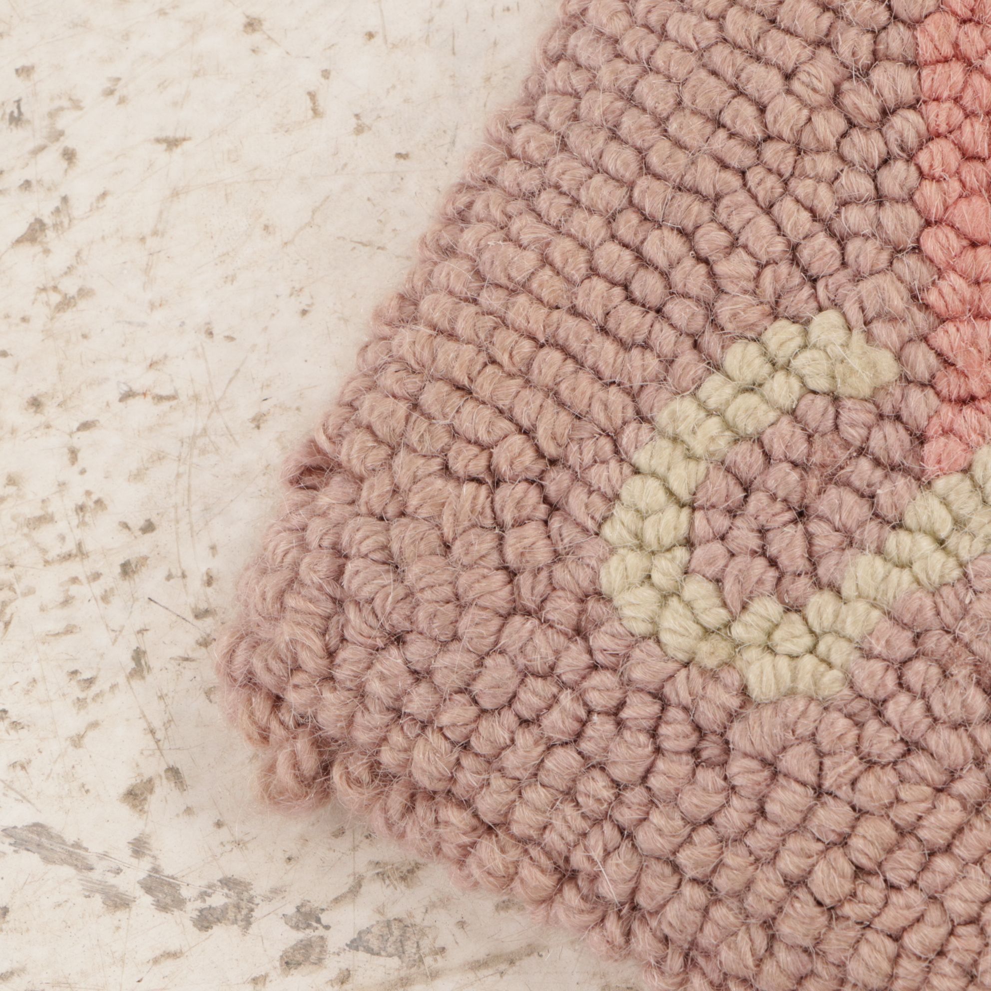 1'11 x 2'11 Handmade Hooked Pictorial Accent Rug