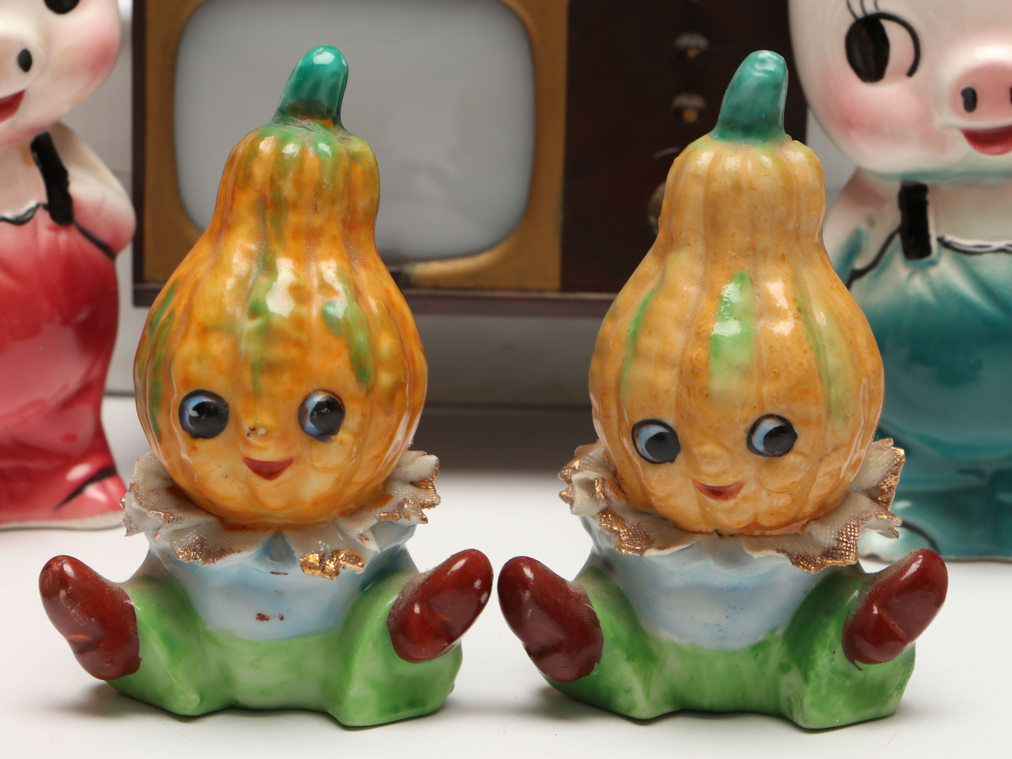 Van Tellingen "Bear Hug" with Pigs and Other Novelty Salt and Pepper Shakers