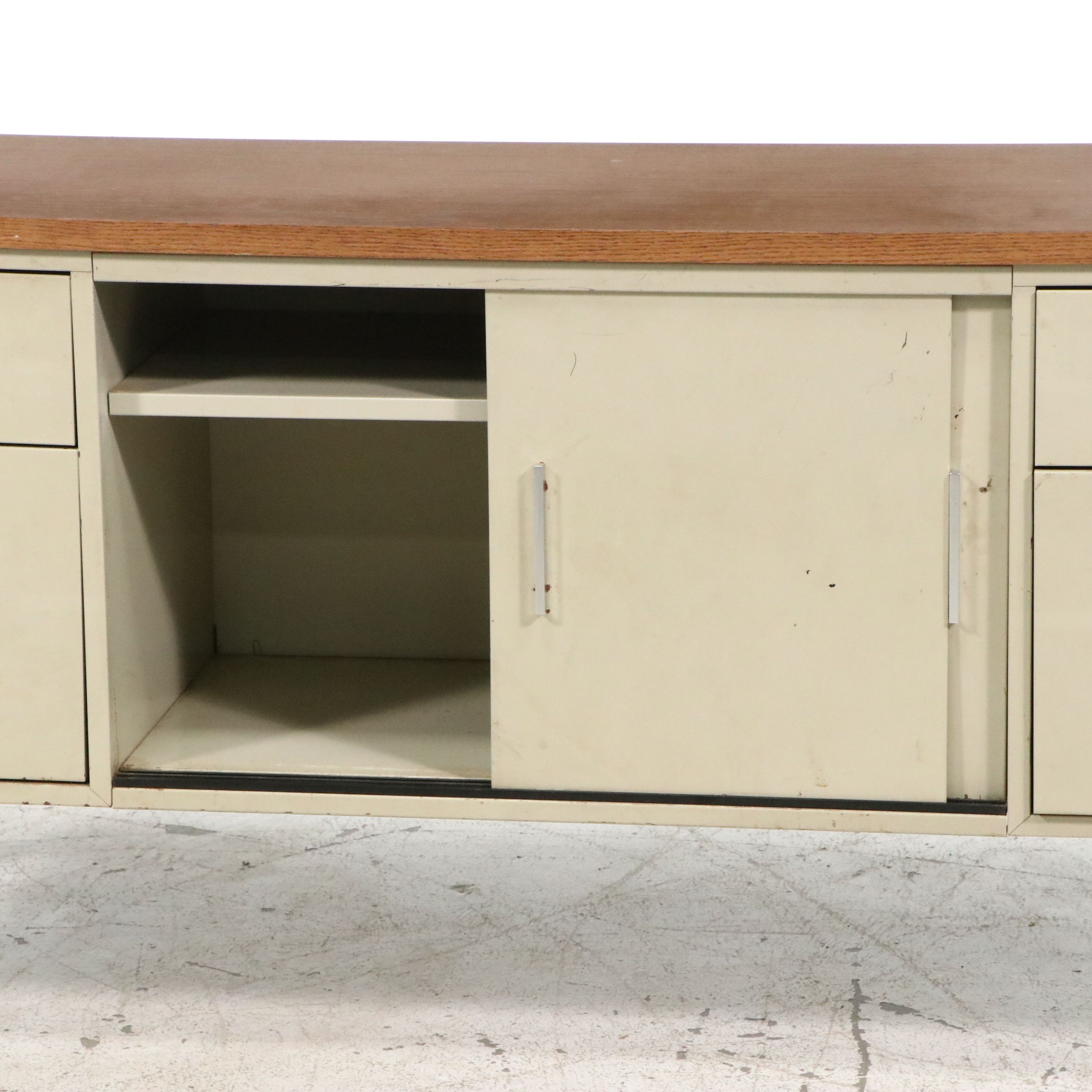 Mid Century Modern Steel and Laminate Credenza, Mid to Late 20th Century