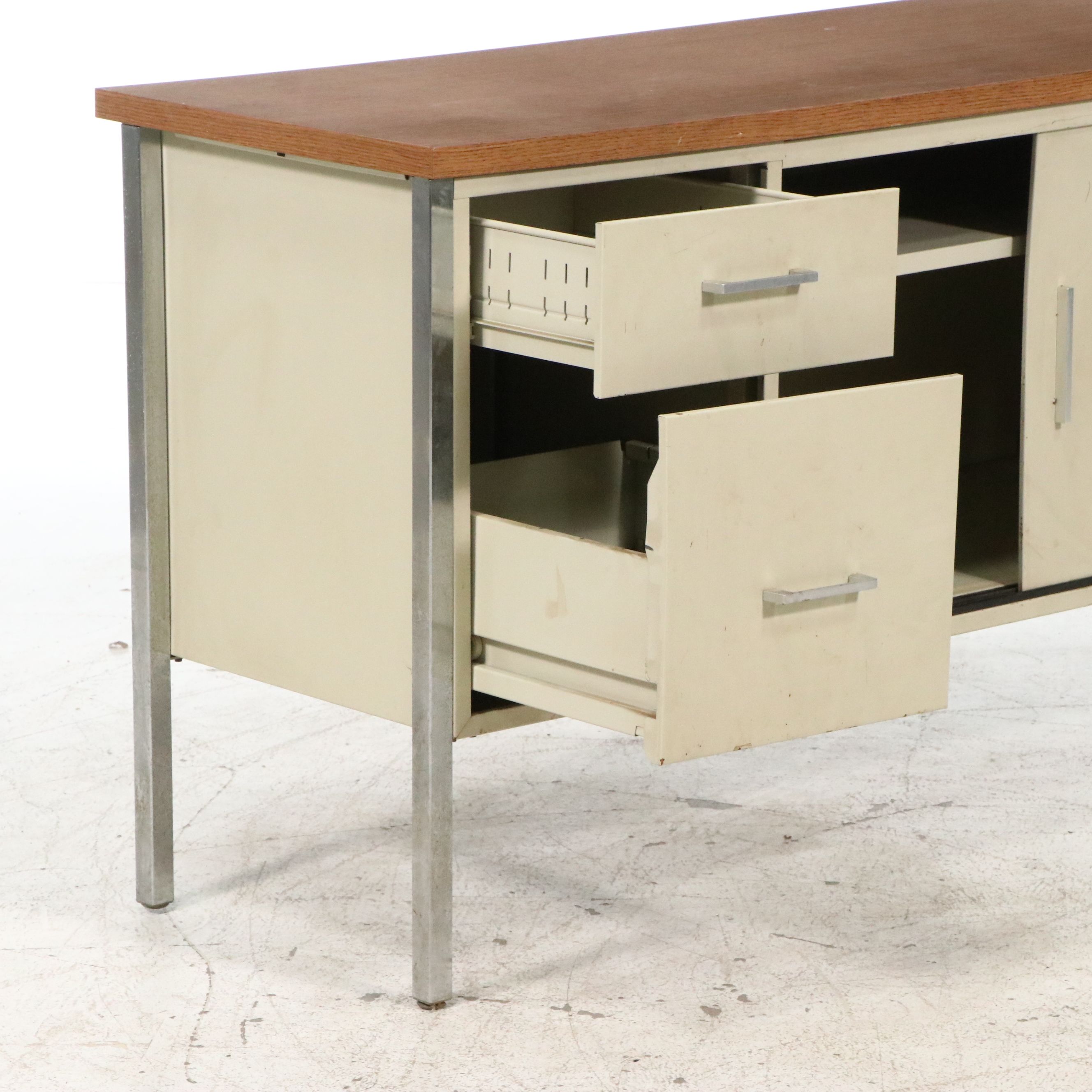 Mid Century Modern Steel and Laminate Credenza, Mid to Late 20th Century