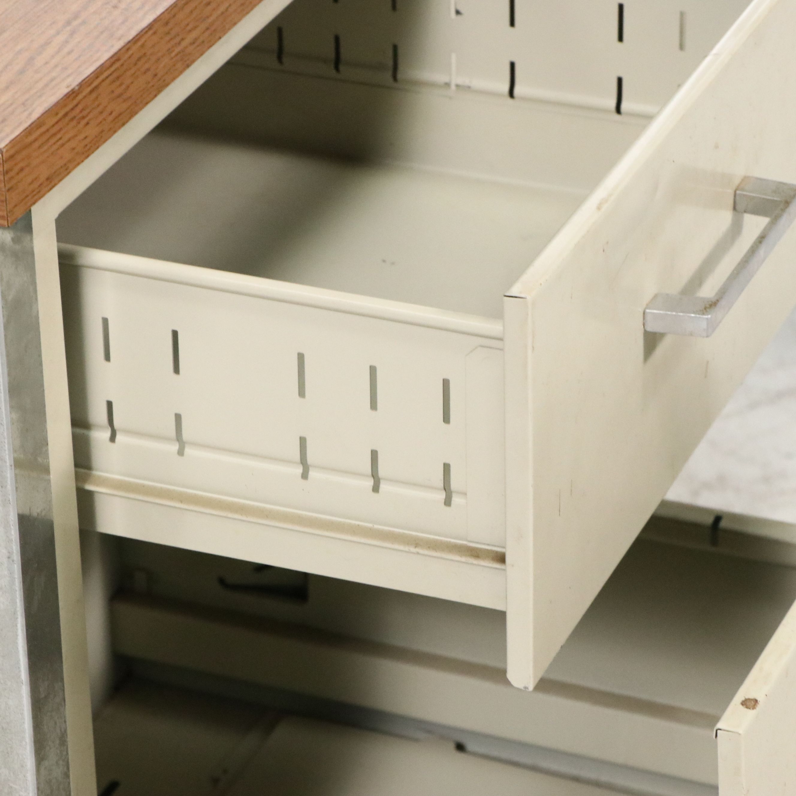 Mid Century Modern Steel and Laminate Credenza, Mid to Late 20th Century