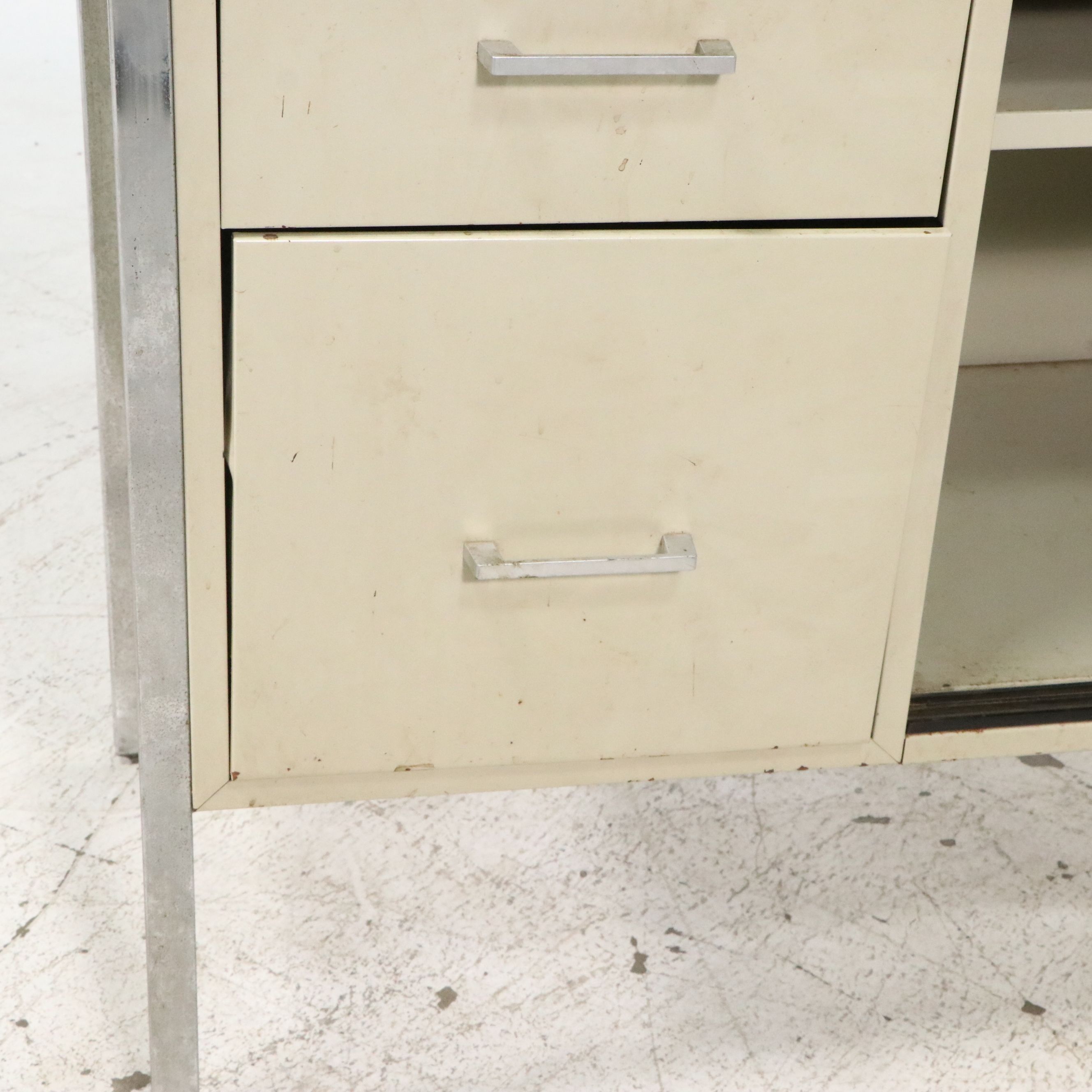 Mid Century Modern Steel and Laminate Credenza, Mid to Late 20th Century