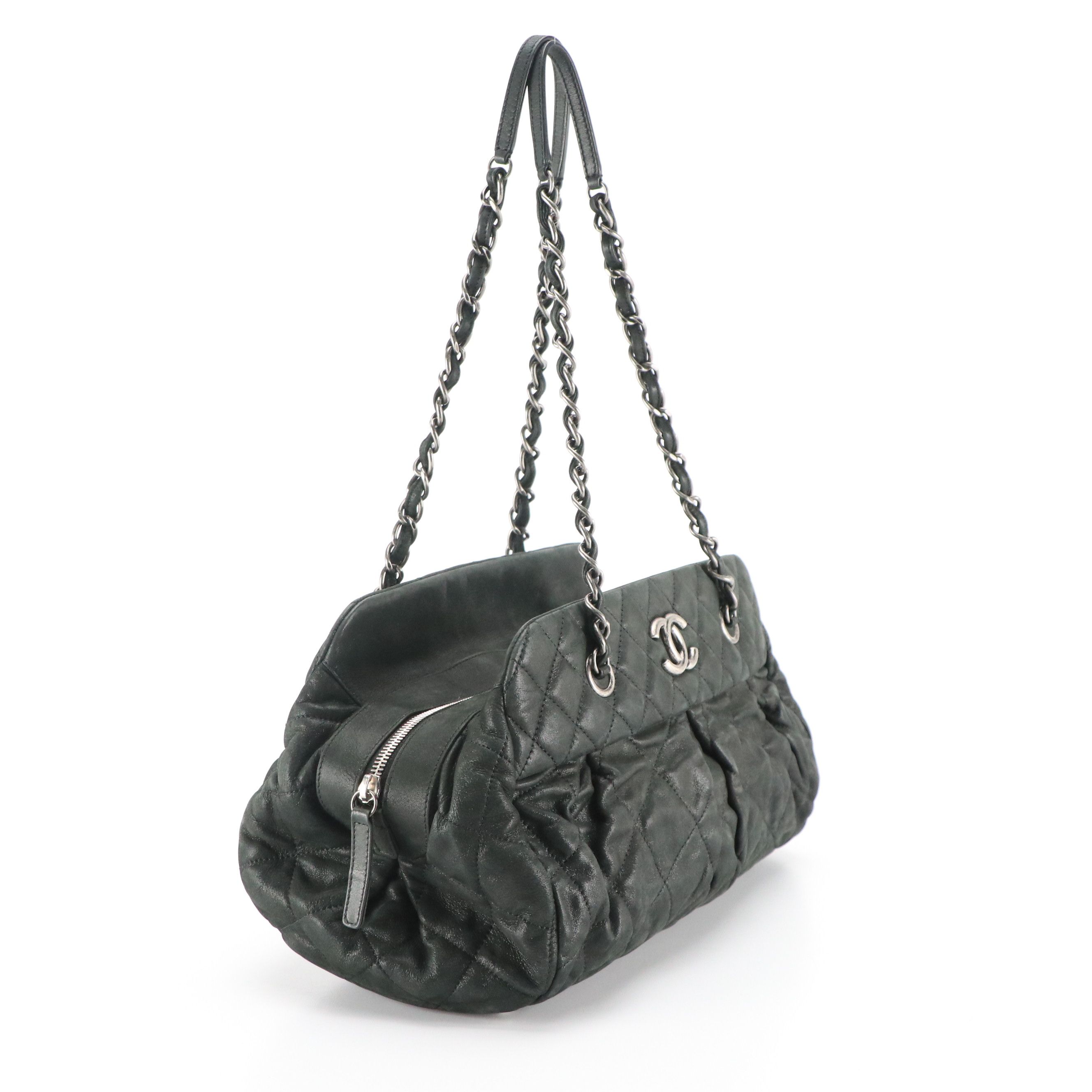 Chanel Chic Quilt Bowling Shoulder Bag in Quilted Black Iridescent Calfskin