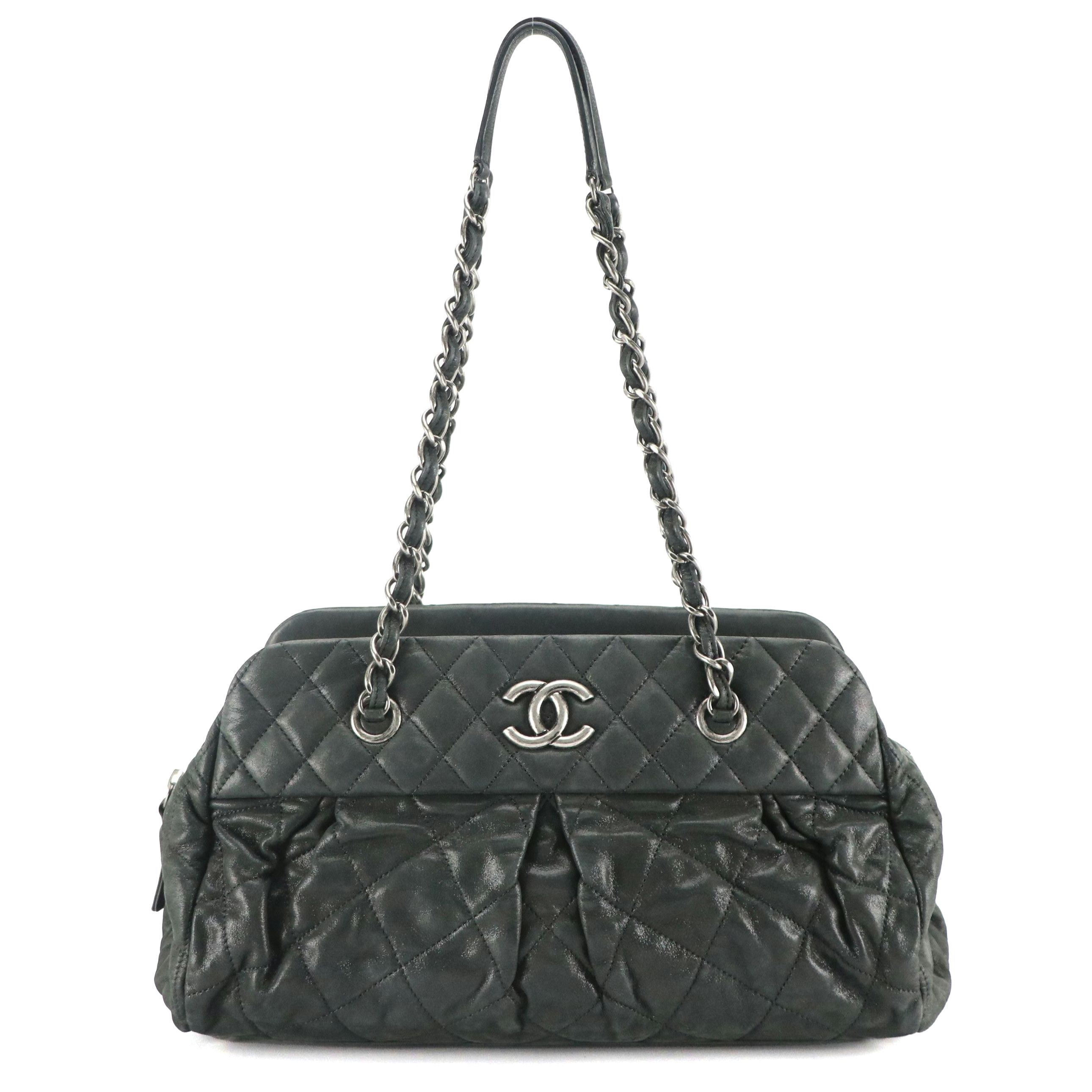 Chanel Chic Quilt Bowling Shoulder Bag in Quilted Black Iridescent Calfskin