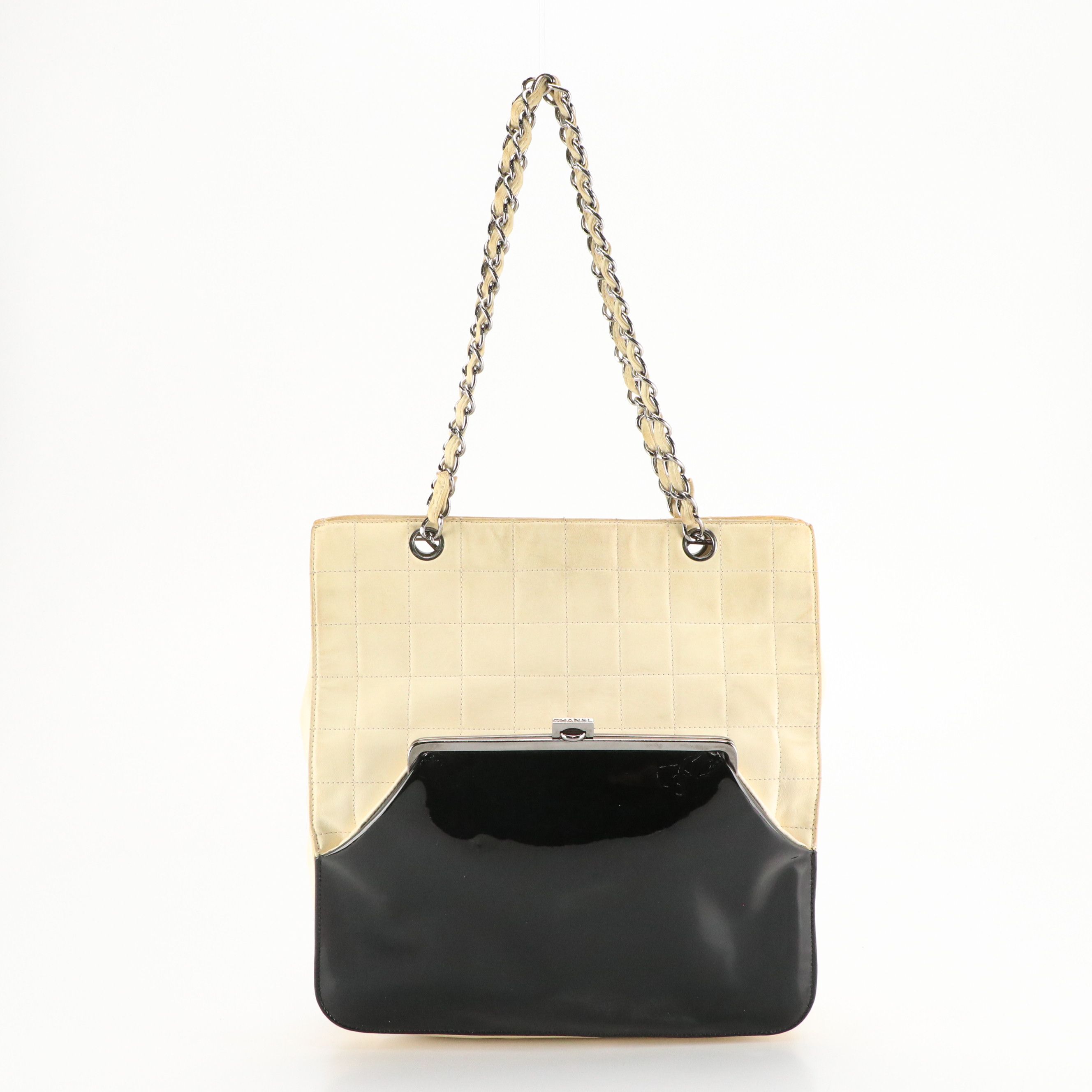 Chanel White Quilted Calfskin and Black Patent Leather Kiss Lock Tote