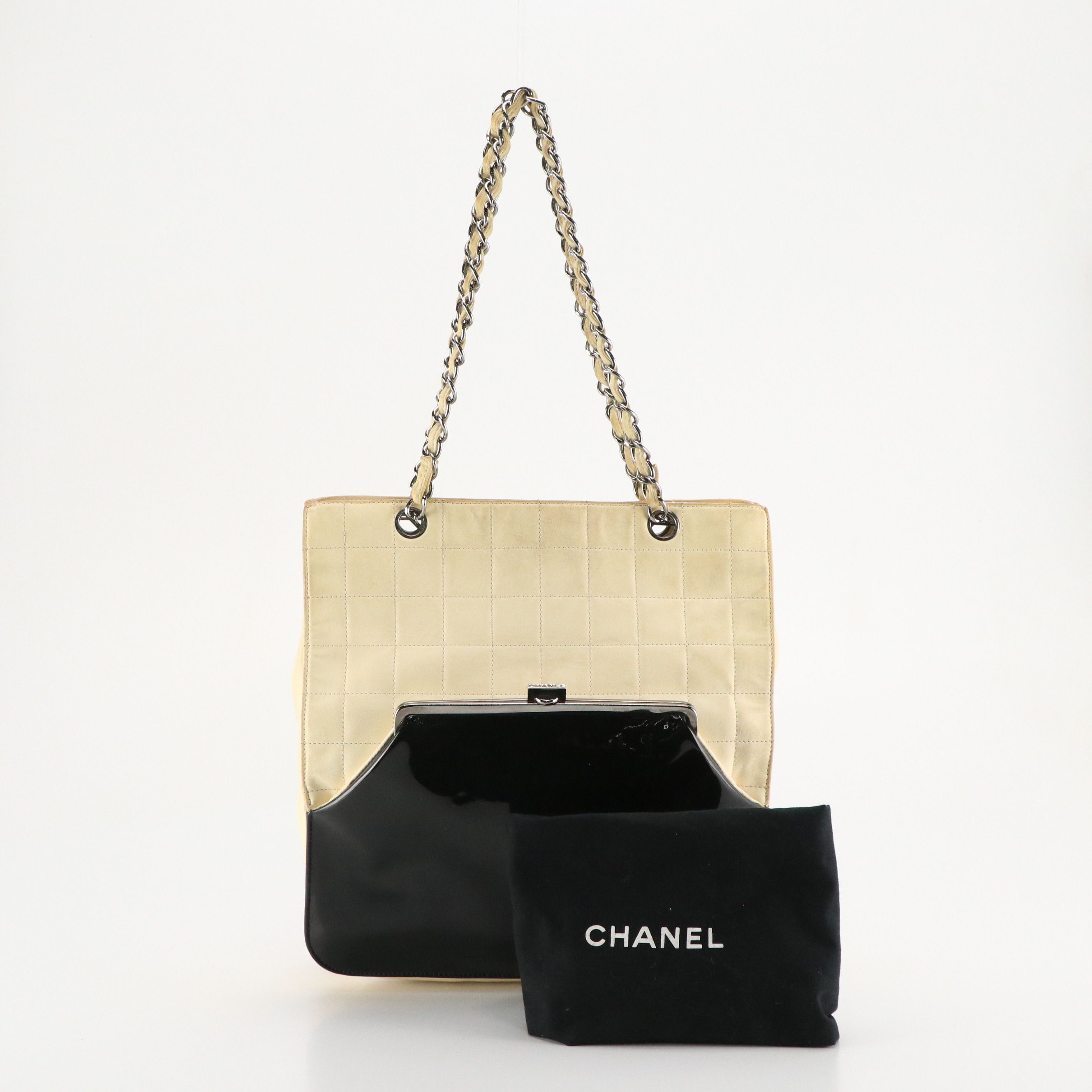Chanel White Quilted Calfskin and Black Patent Leather Kiss Lock Tote