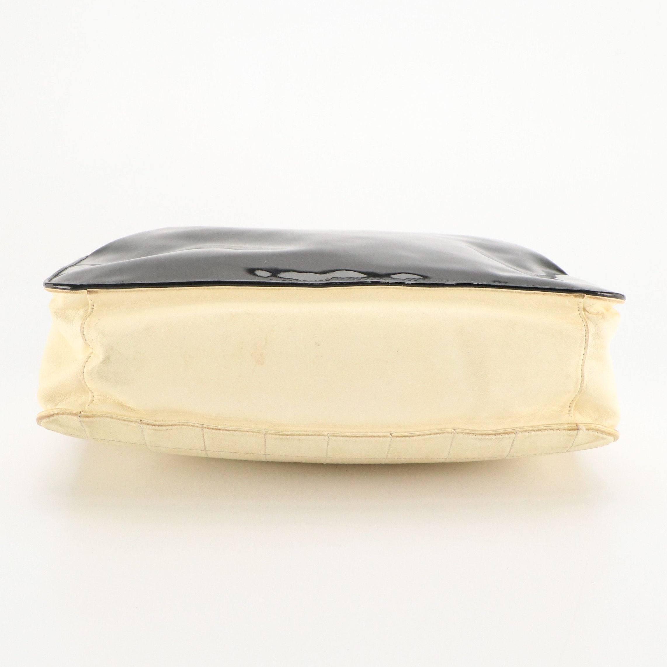 Chanel White Quilted Calfskin and Black Patent Leather Kiss Lock Tote