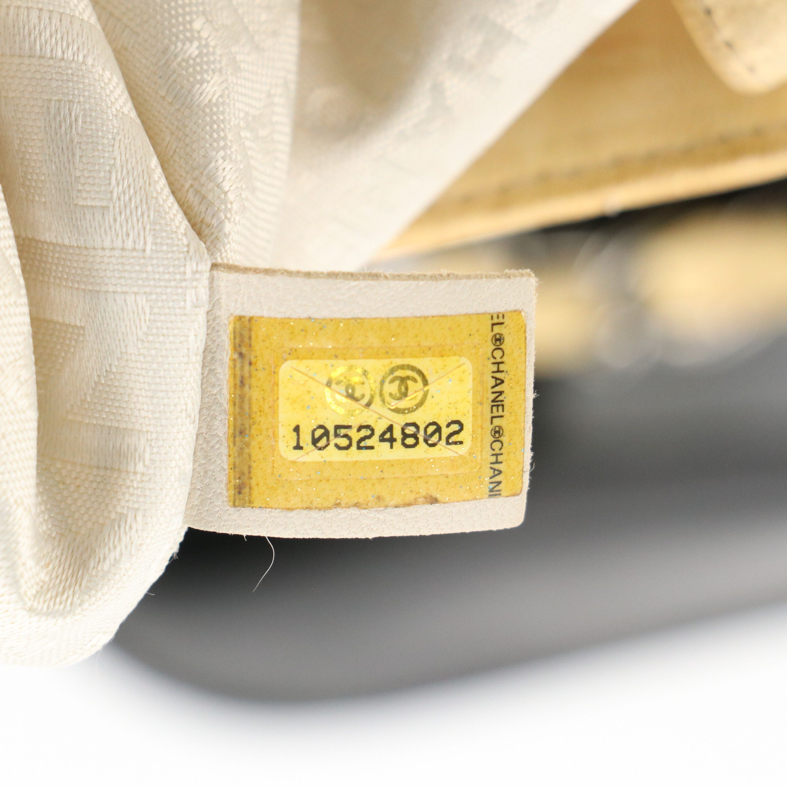 Chanel White Quilted Calfskin and Black Patent Leather Kiss Lock Tote