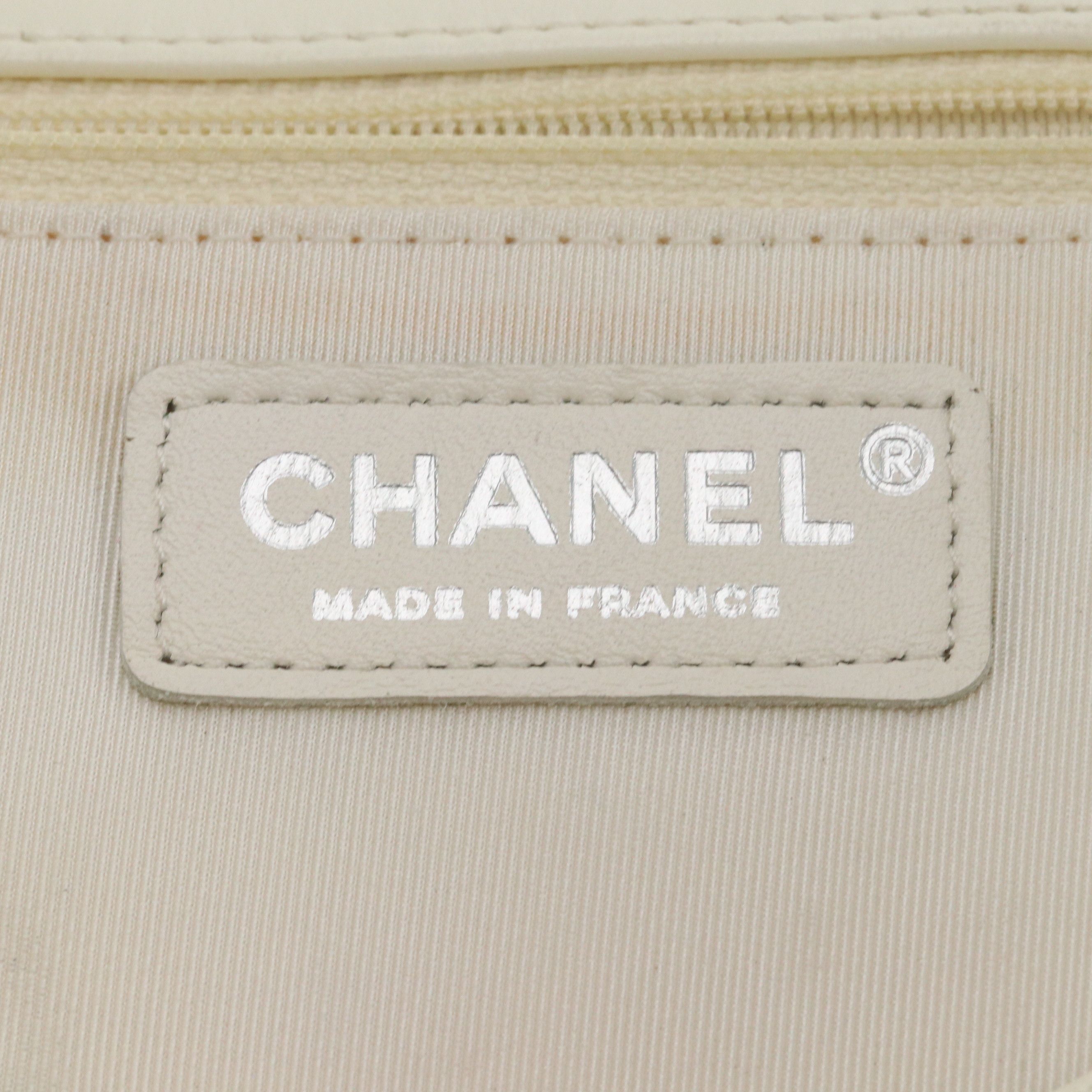 Chanel Hula Hoop Shoulder Bag in Ivory Quilted Lambskin Leather and Black Trim