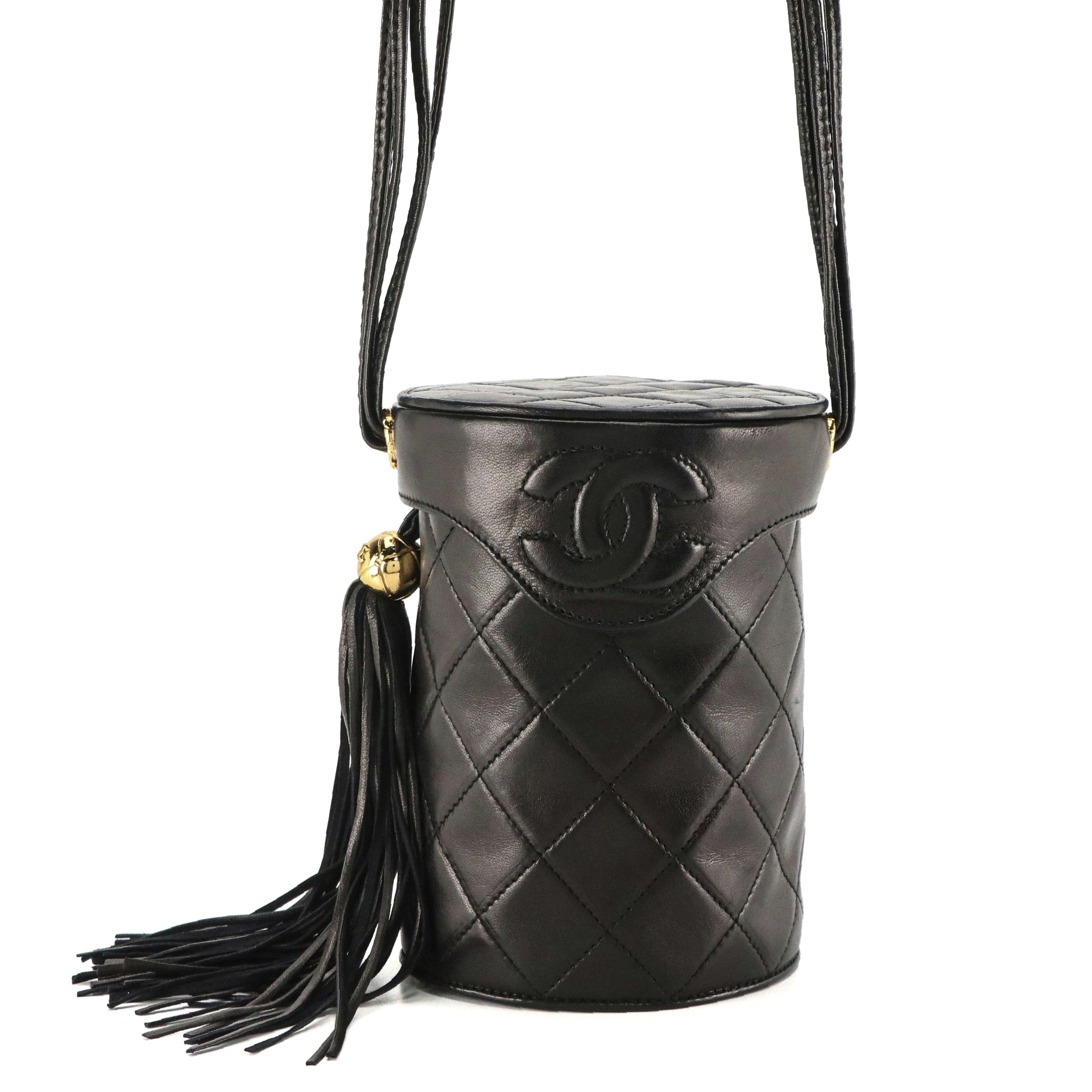 Chanel Vintage Vanity Crossbody Bucket Bag in Black Quilted Lambskin Leather