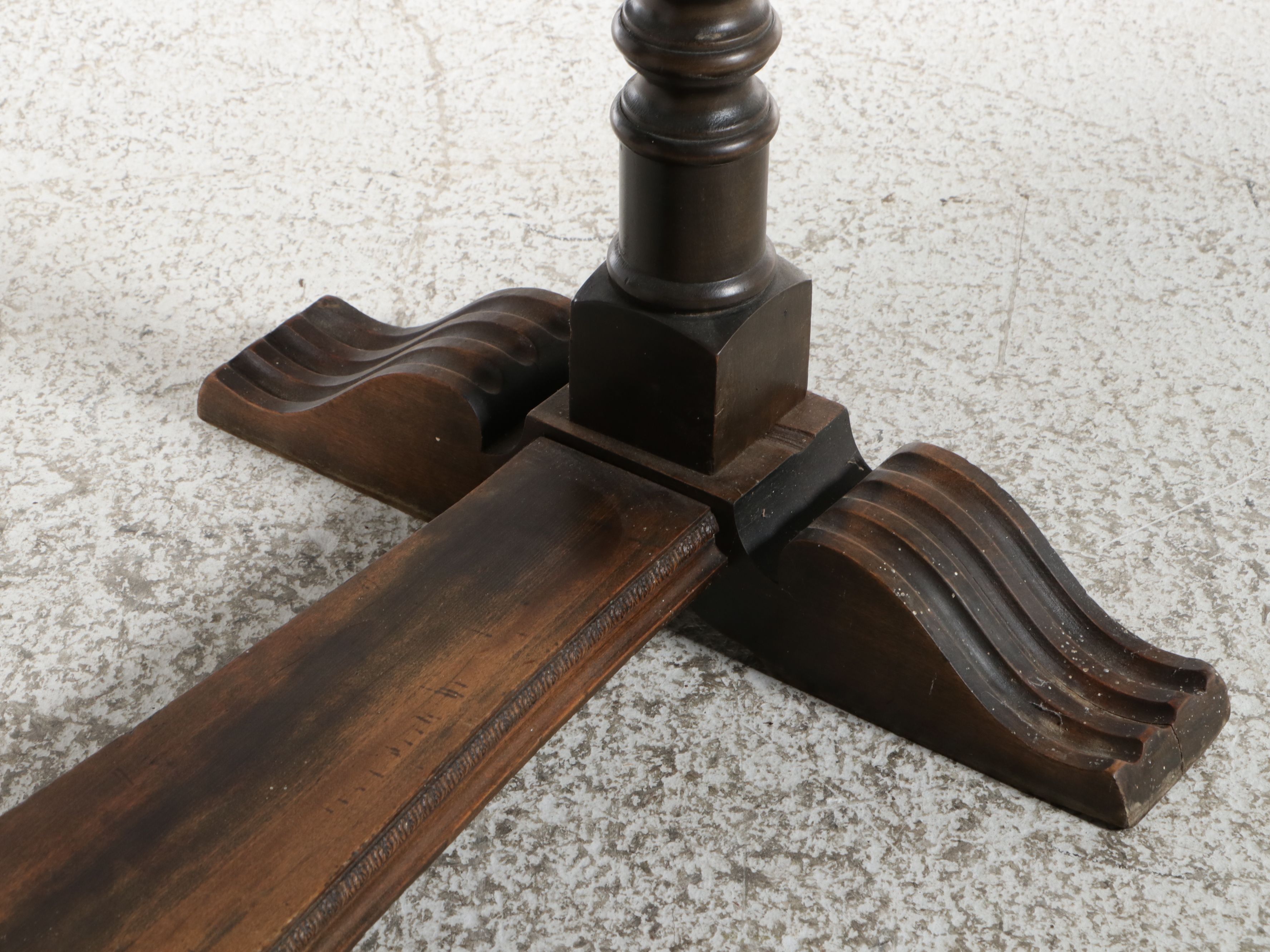 Renaissance Revival Style Oak Library Table, Early to Mid-20th Century
