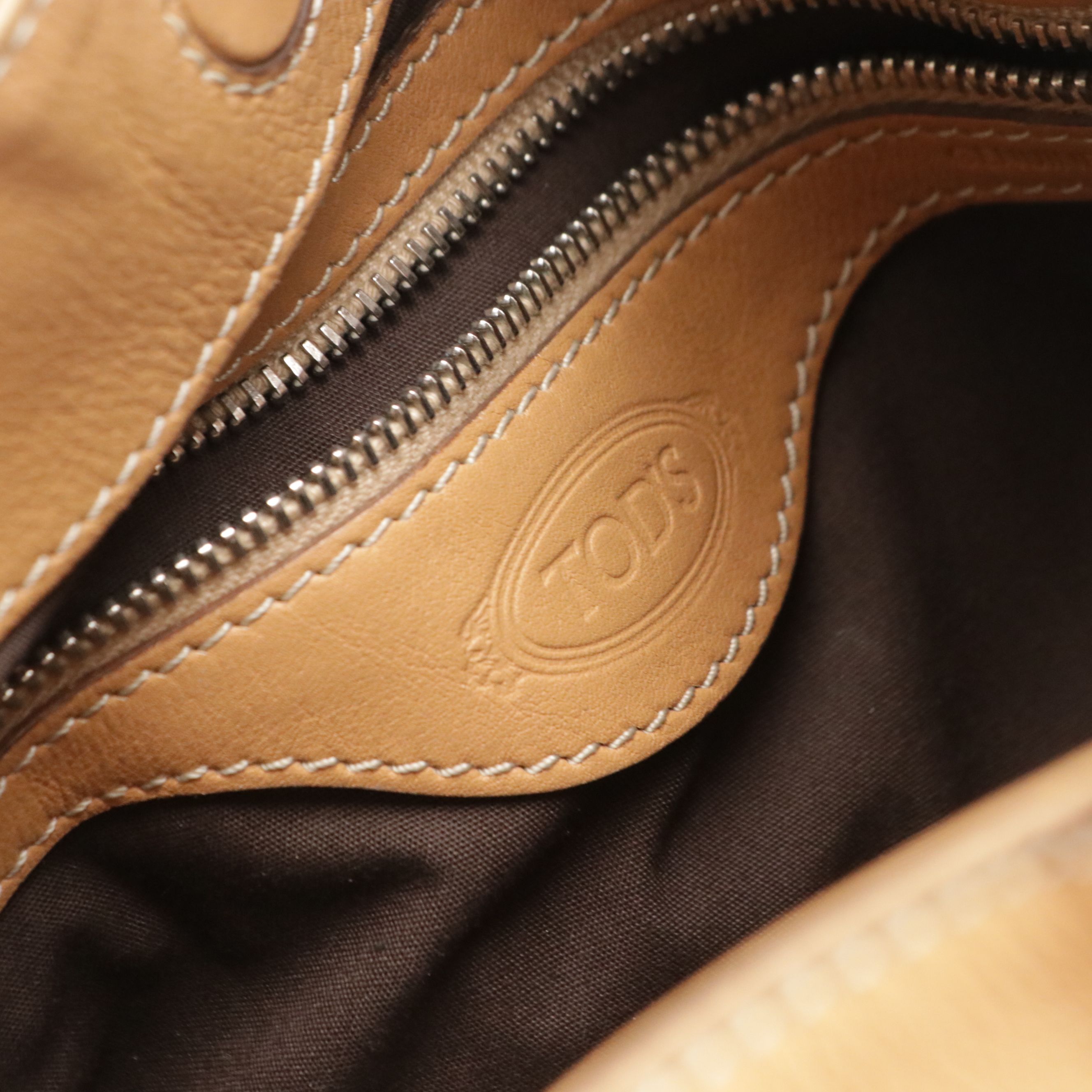 Tod's Hobo Shoulder Bag in Tan Leather