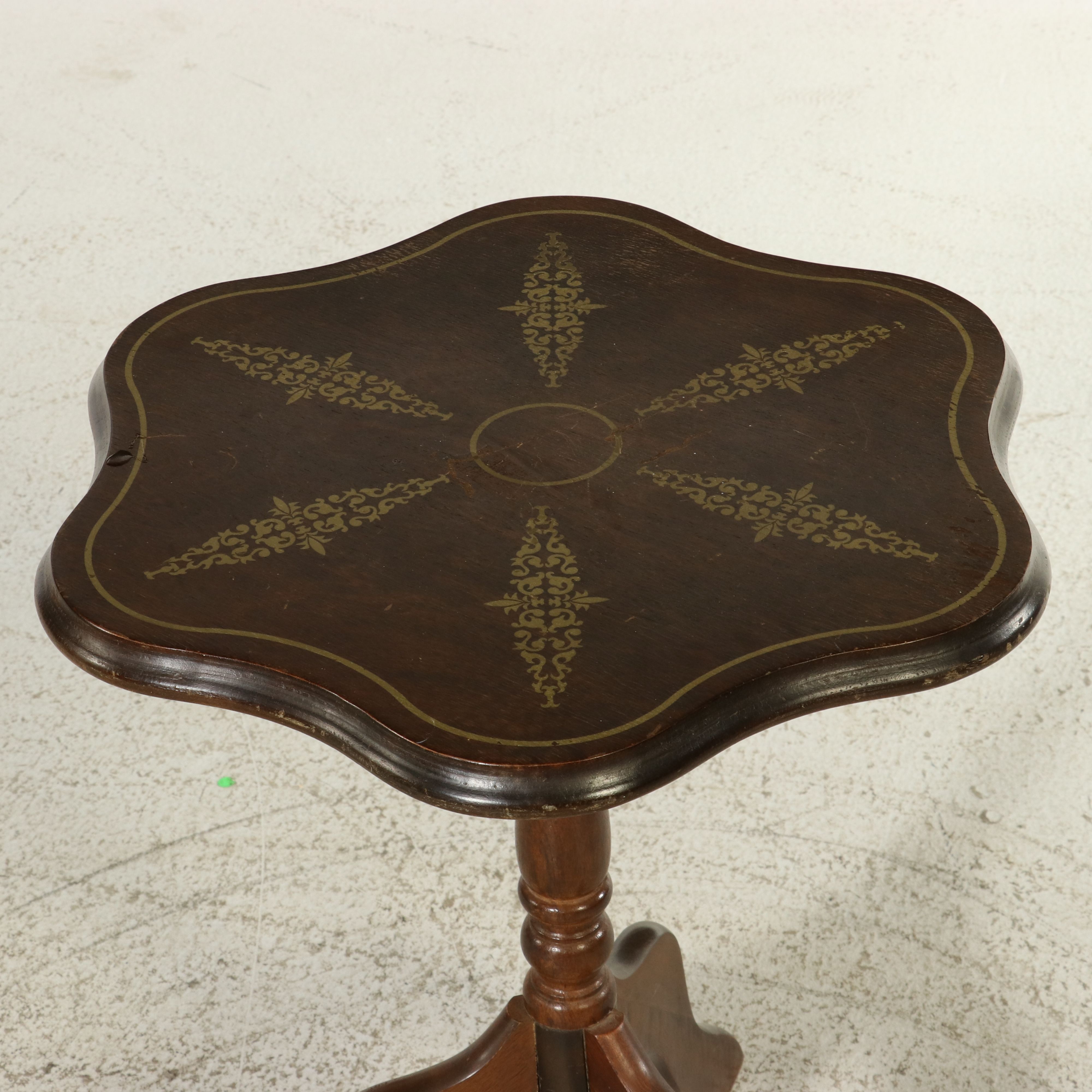 Federal Style Stencil-Decorated Scalloped Tilt-Top Occasional Table