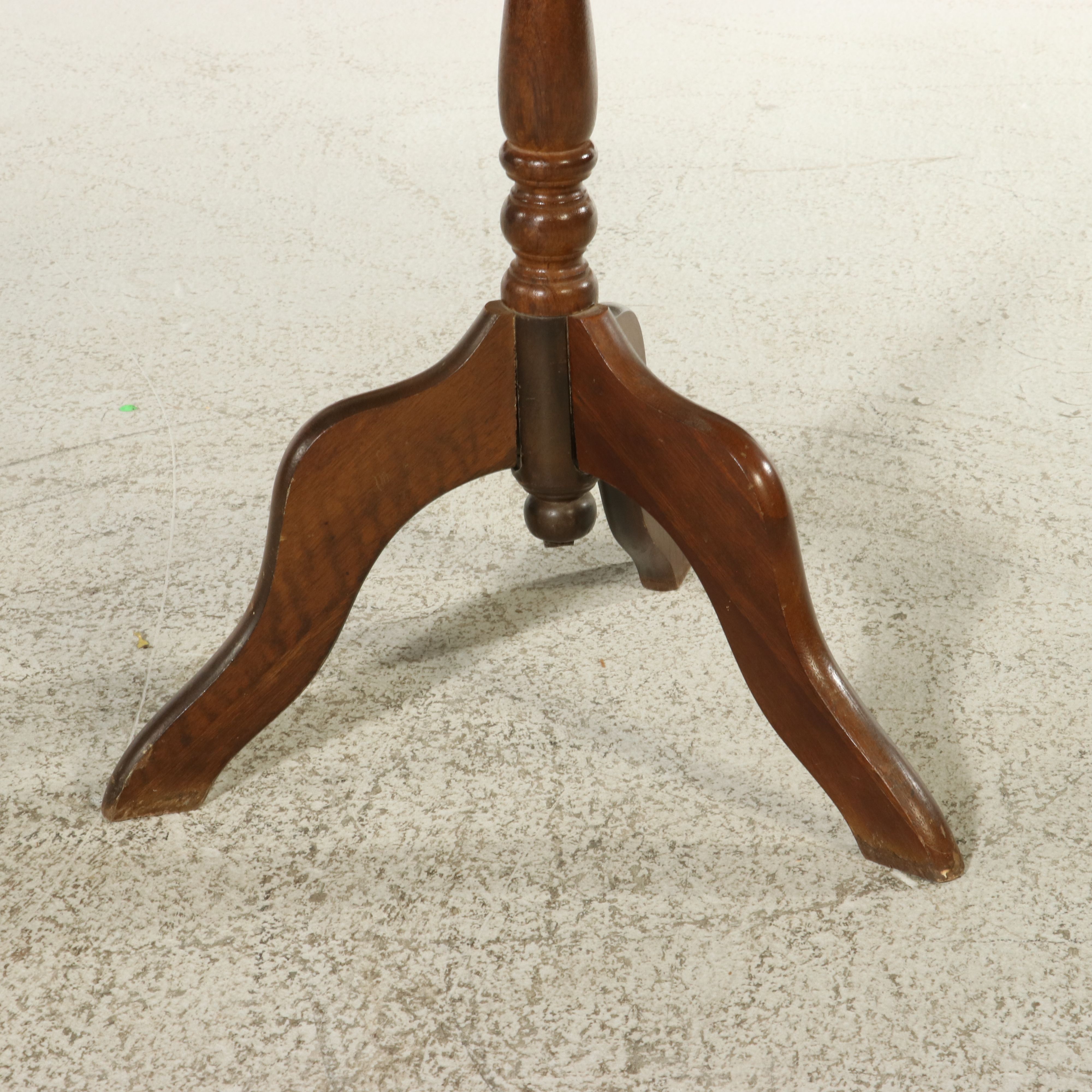 Federal Style Stencil-Decorated Scalloped Tilt-Top Occasional Table