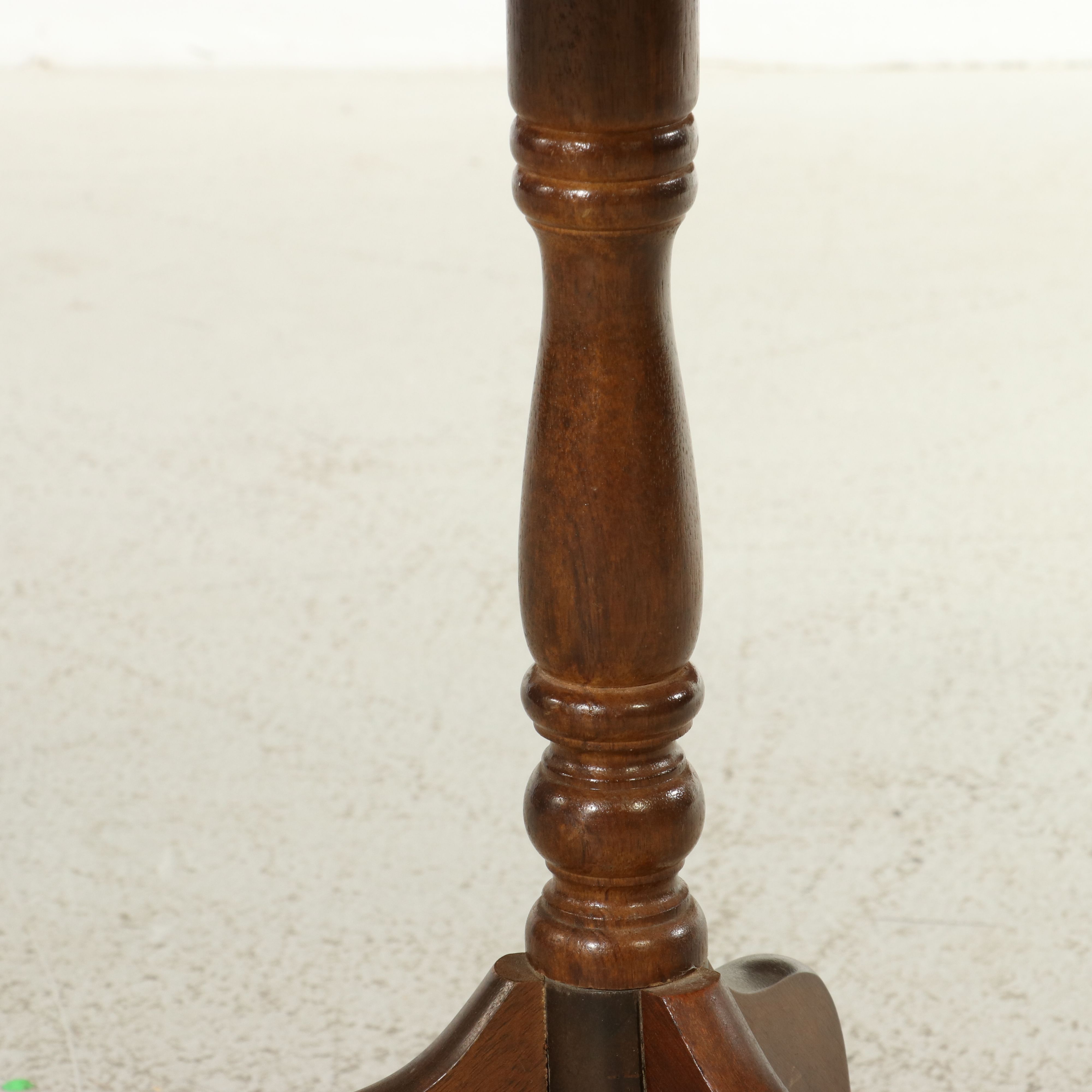 Federal Style Stencil-Decorated Scalloped Tilt-Top Occasional Table