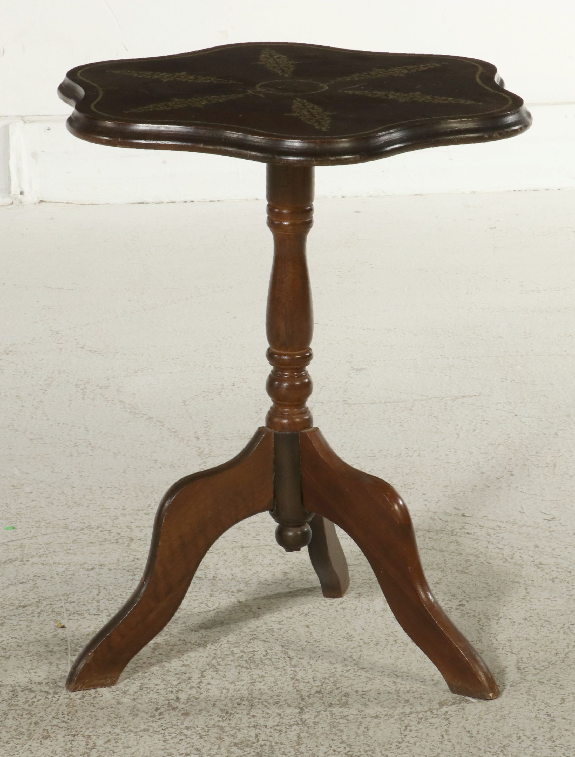 Federal Style Stencil-Decorated Scalloped Tilt-Top Occasional Table