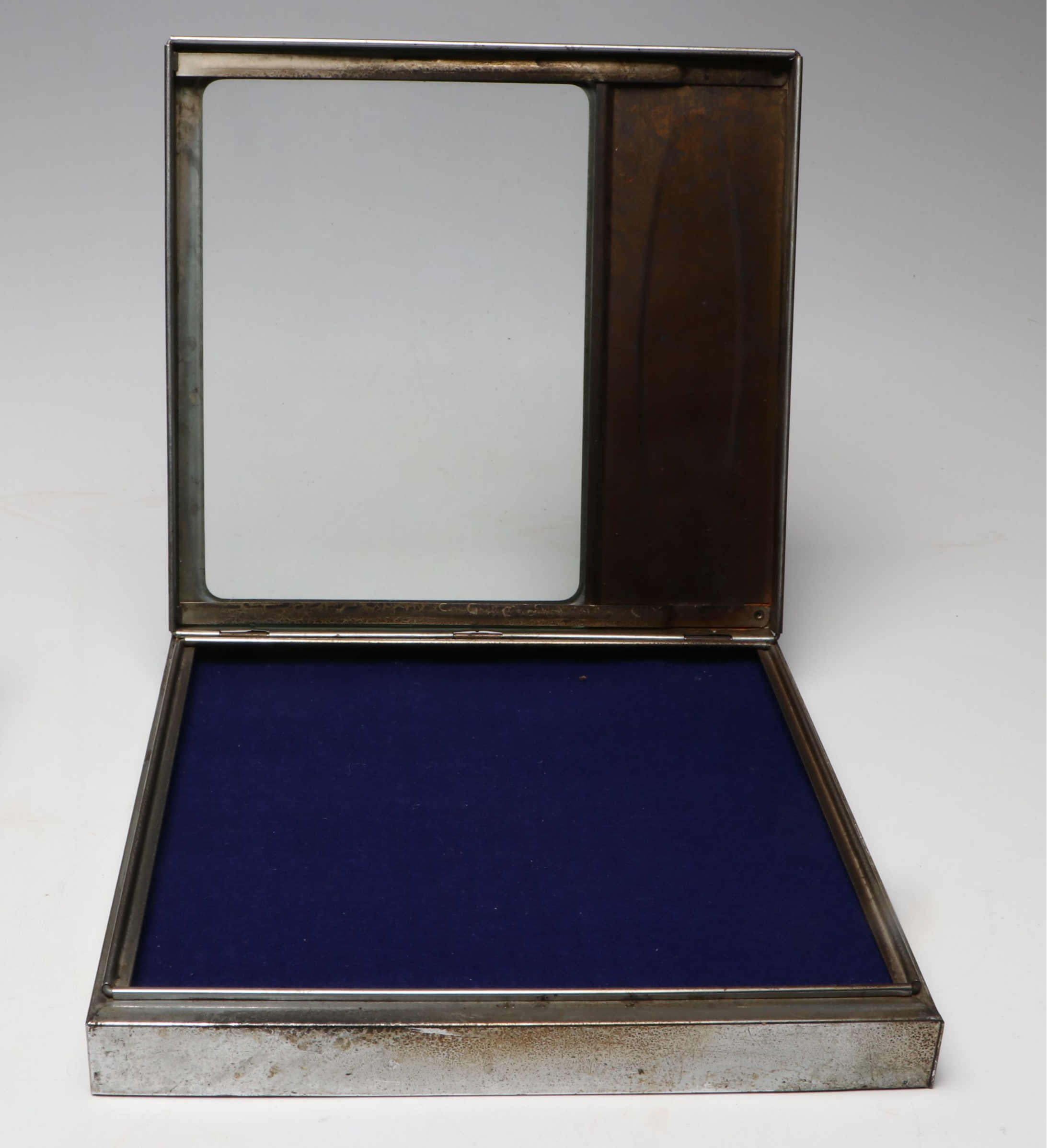 Loose-Wiles "Sunshine Biscuits" and Other Metal Display Boxes