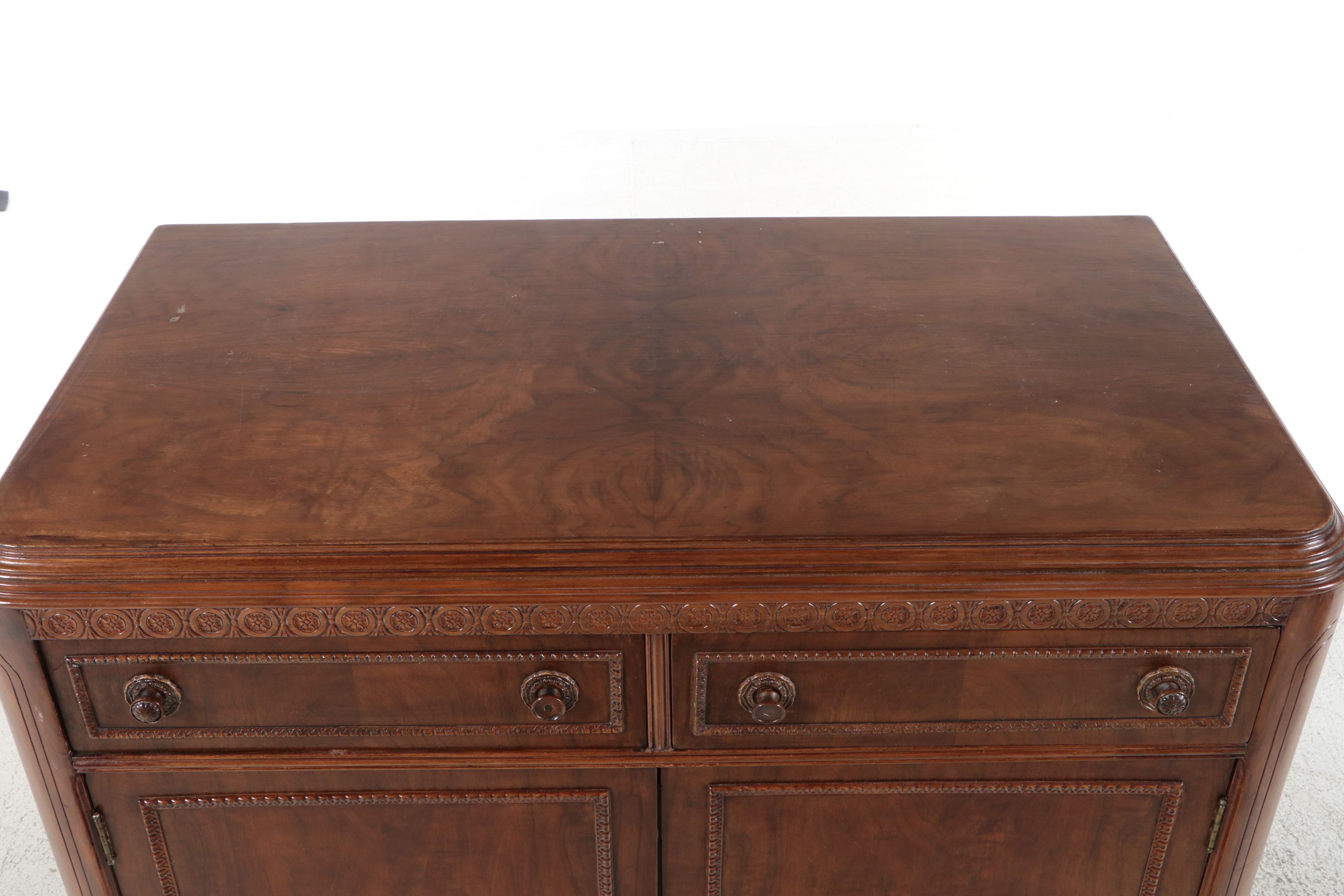 Quality Furniture Co. Hepplewhite Revival Style Mahogany Chifferobe