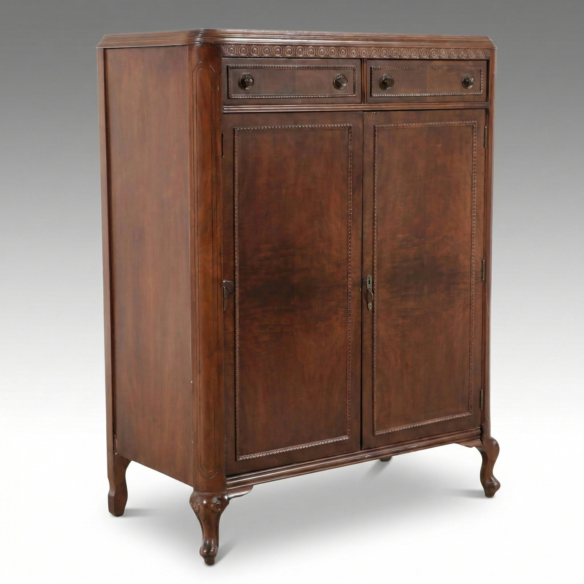 Quality Furniture Co. Hepplewhite Revival Style Mahogany Chifferobe