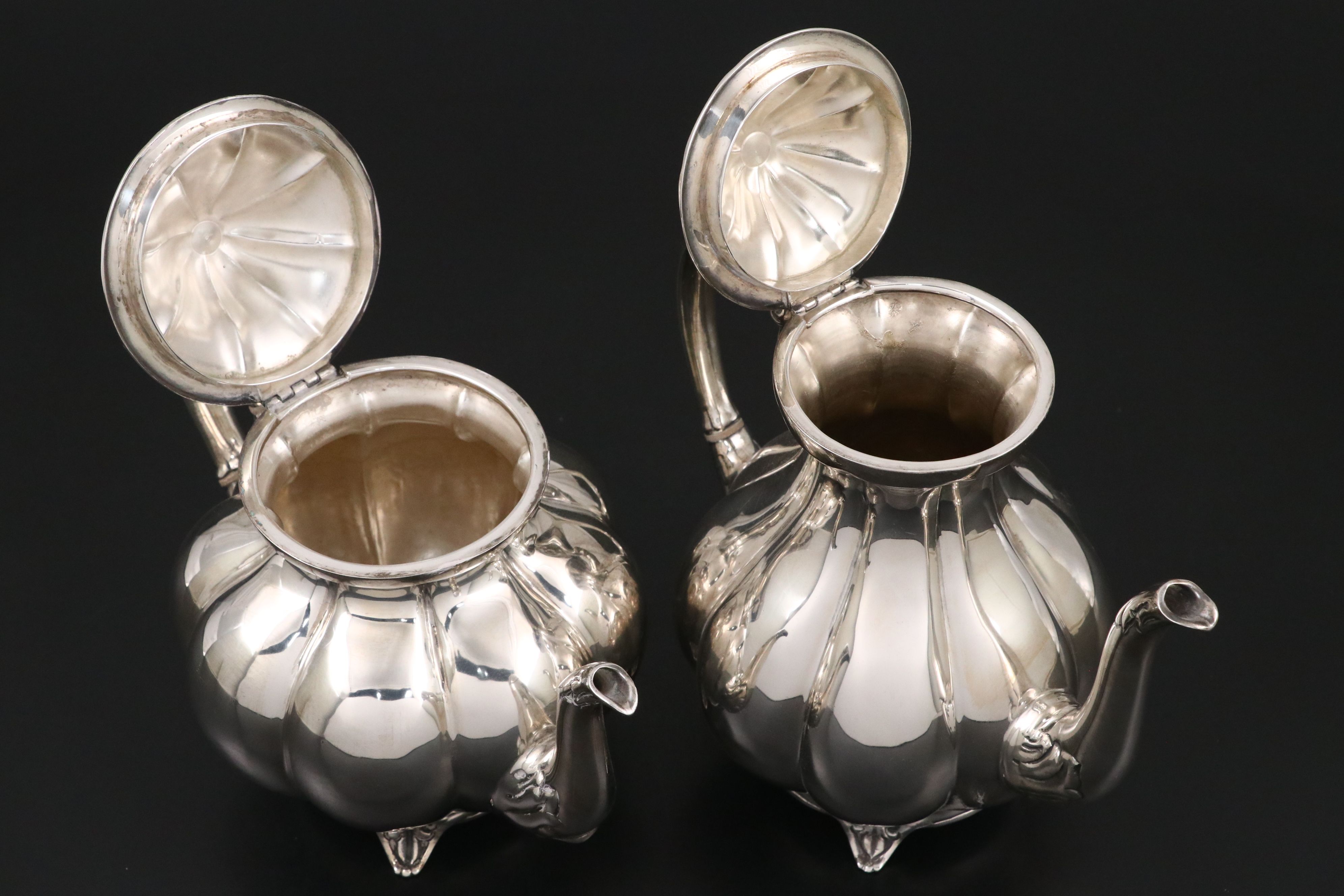 Salvador de la Serna Mexican Sterling Silver Tea and Coffee Service, Mid-20th C.