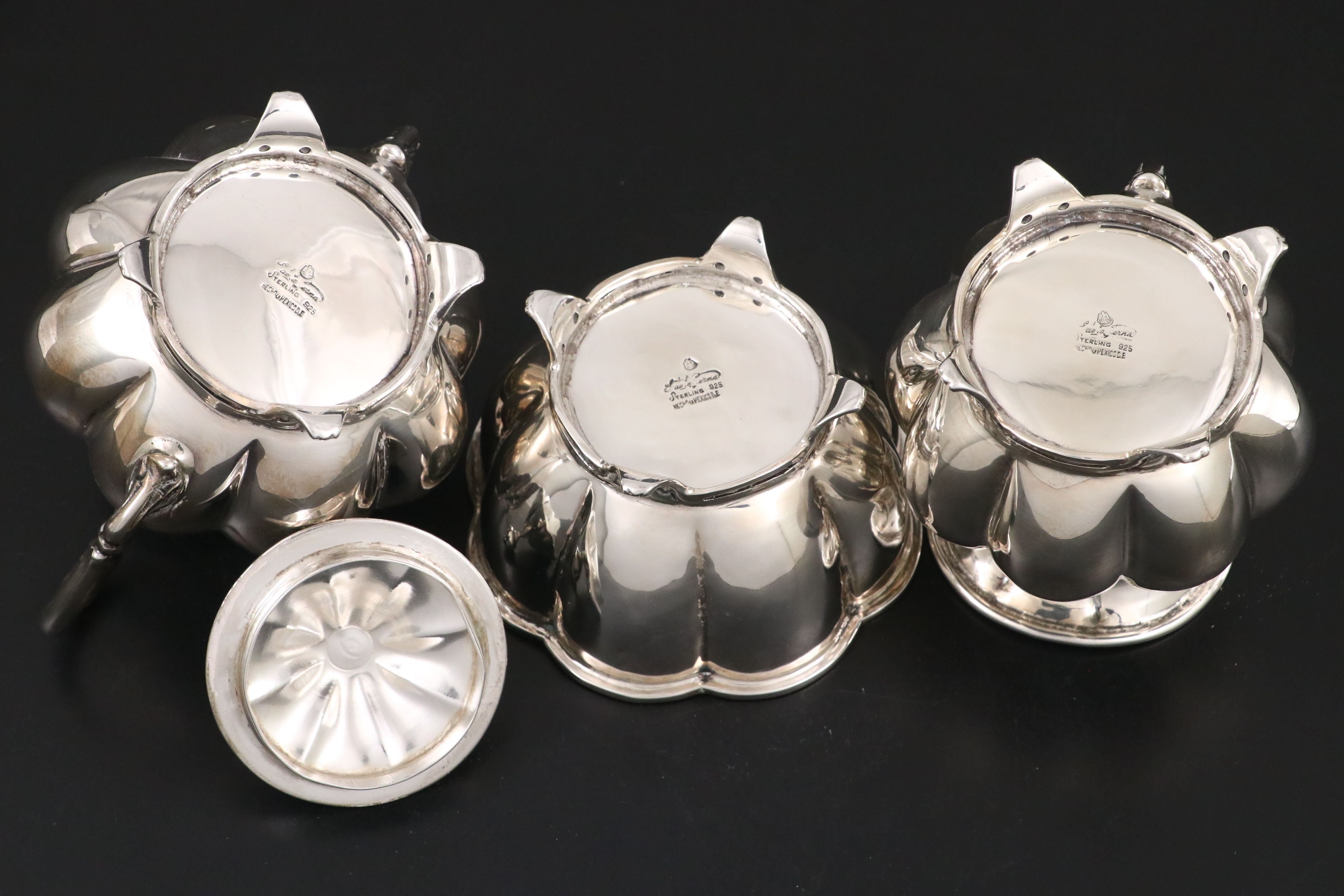 Salvador de la Serna Mexican Sterling Silver Tea and Coffee Service, Mid-20th C.