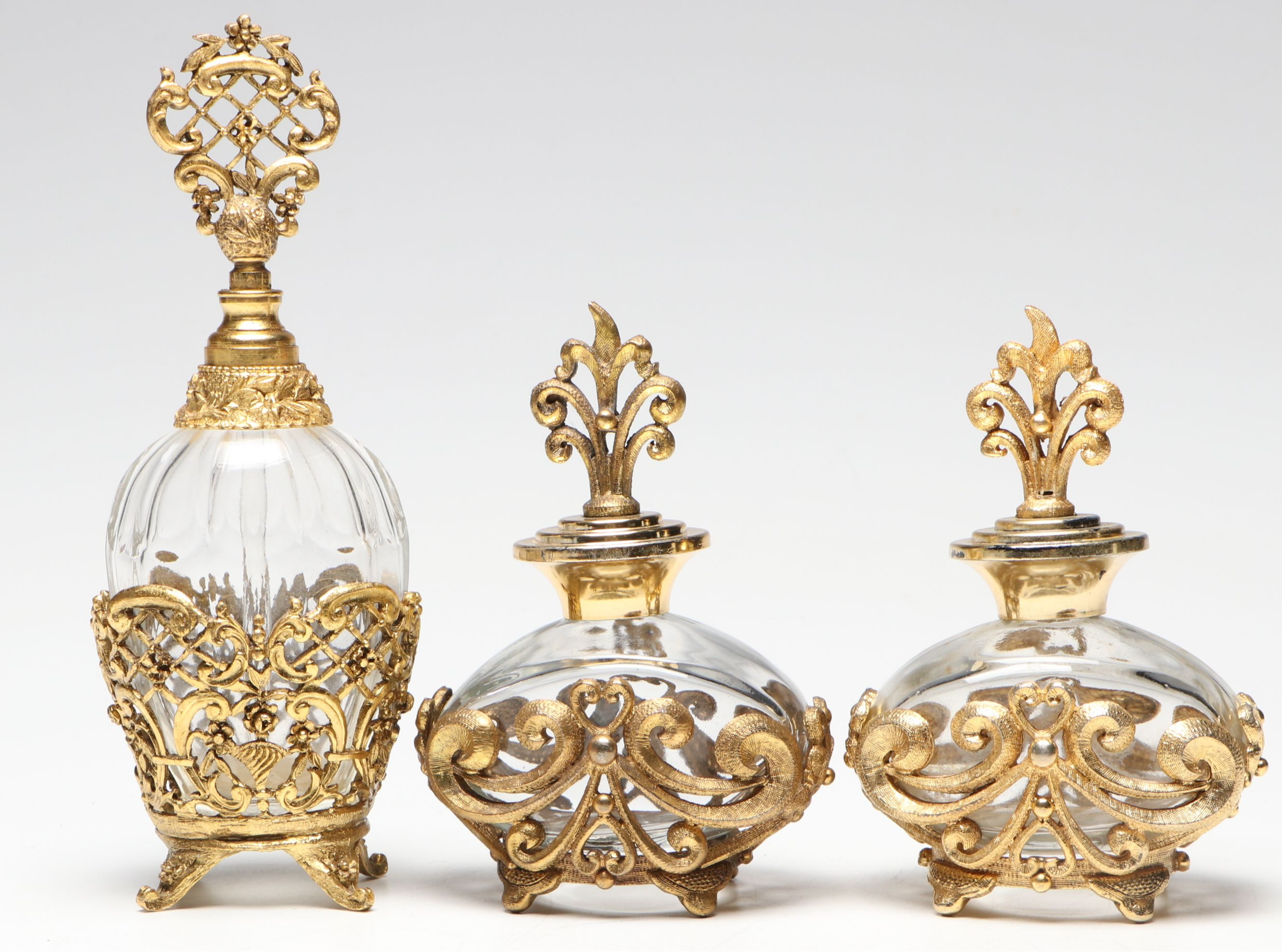 Gilt Ormolu Perfume Bottles with Mirrored Floral Vanity Tray, 20th Century