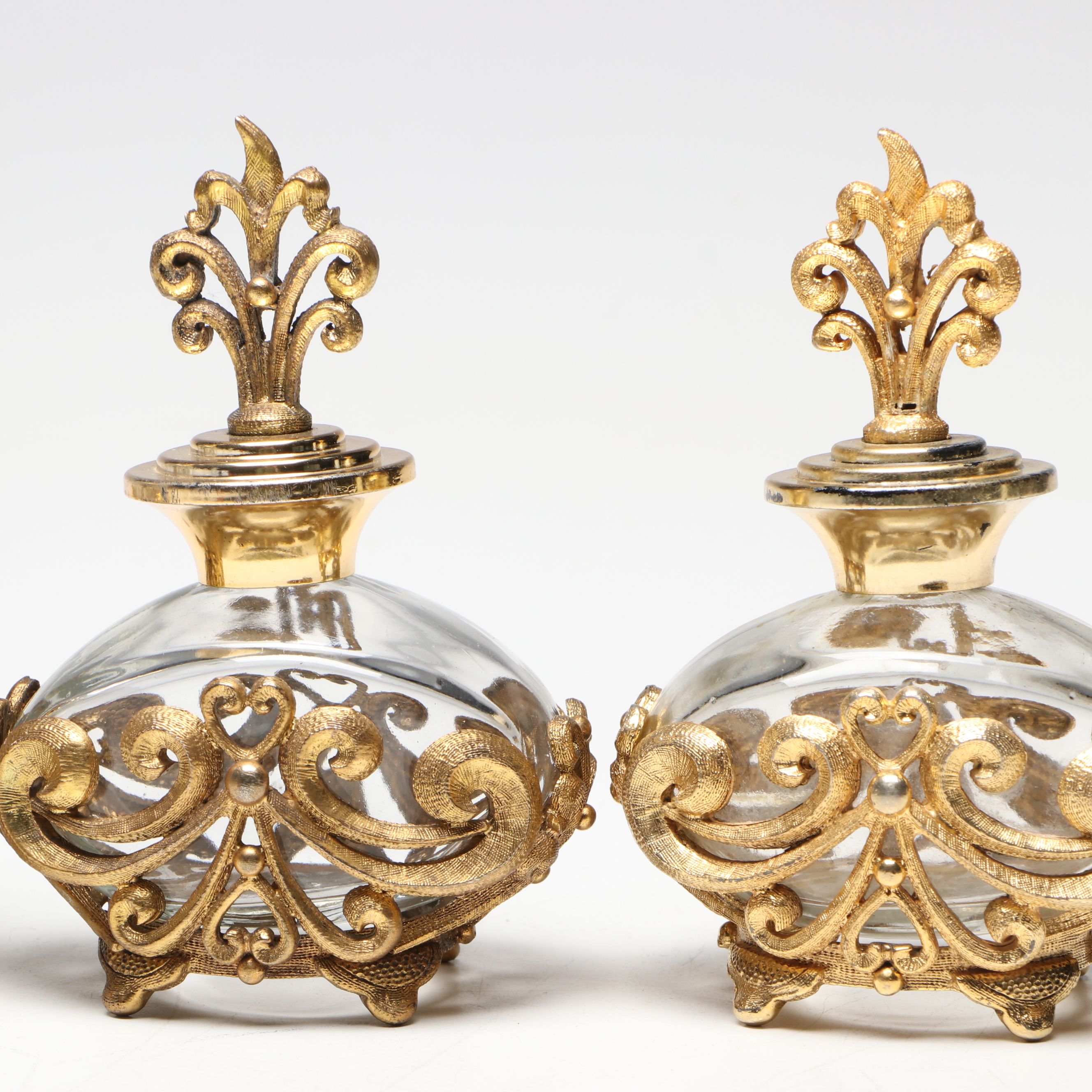 Gilt Ormolu Perfume Bottles with Mirrored Floral Vanity Tray, 20th Century