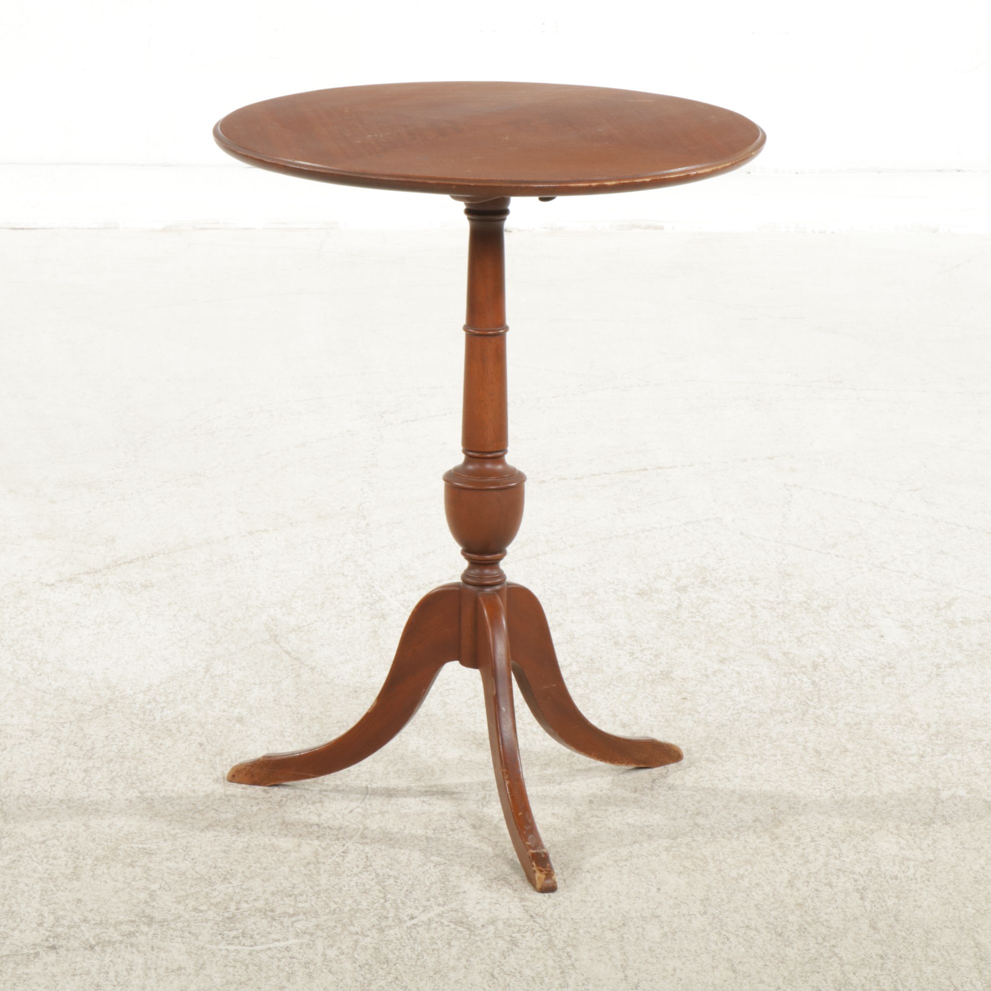 Federal Style Mahogany Flip-Top Tea Table