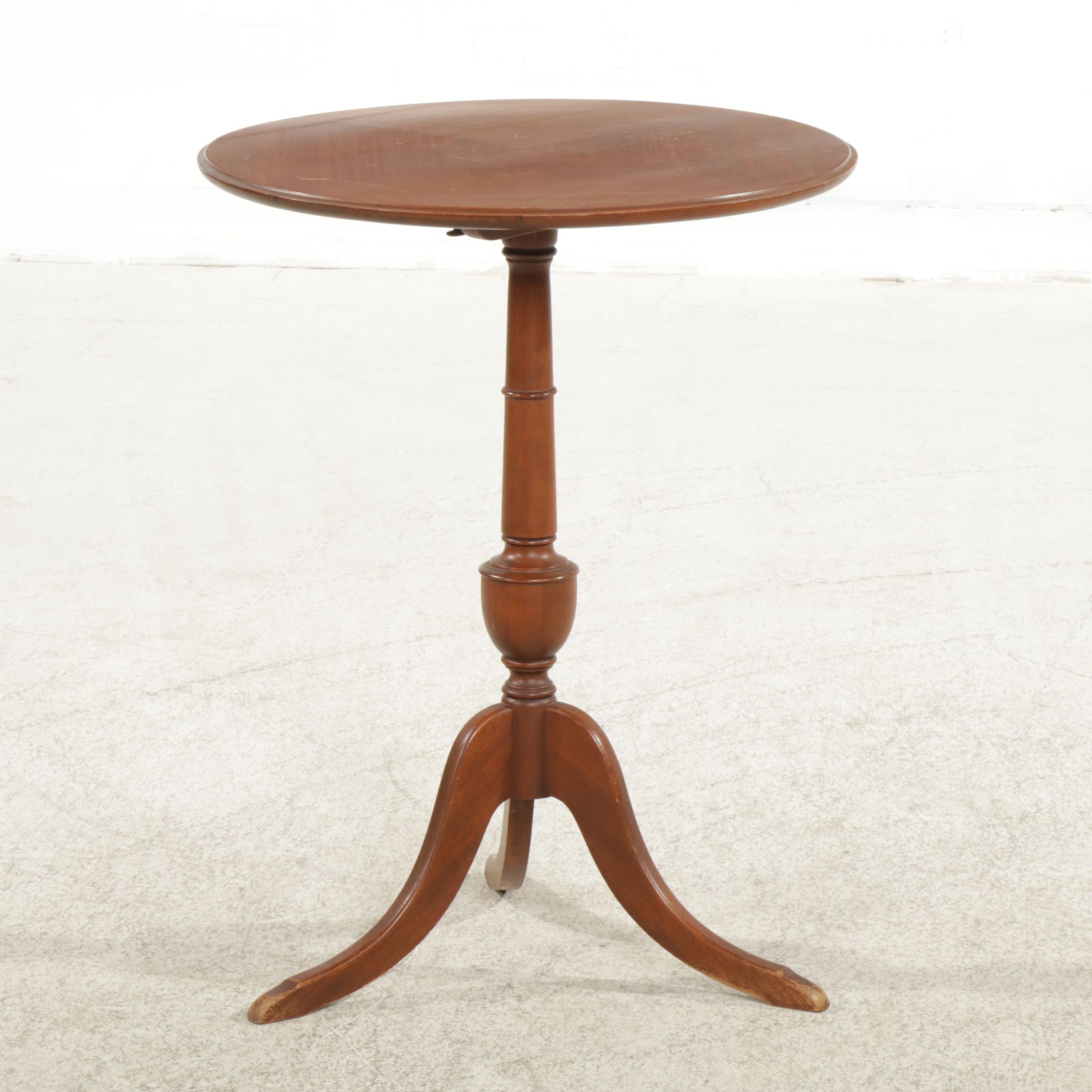 Federal Style Mahogany Flip-Top Tea Table