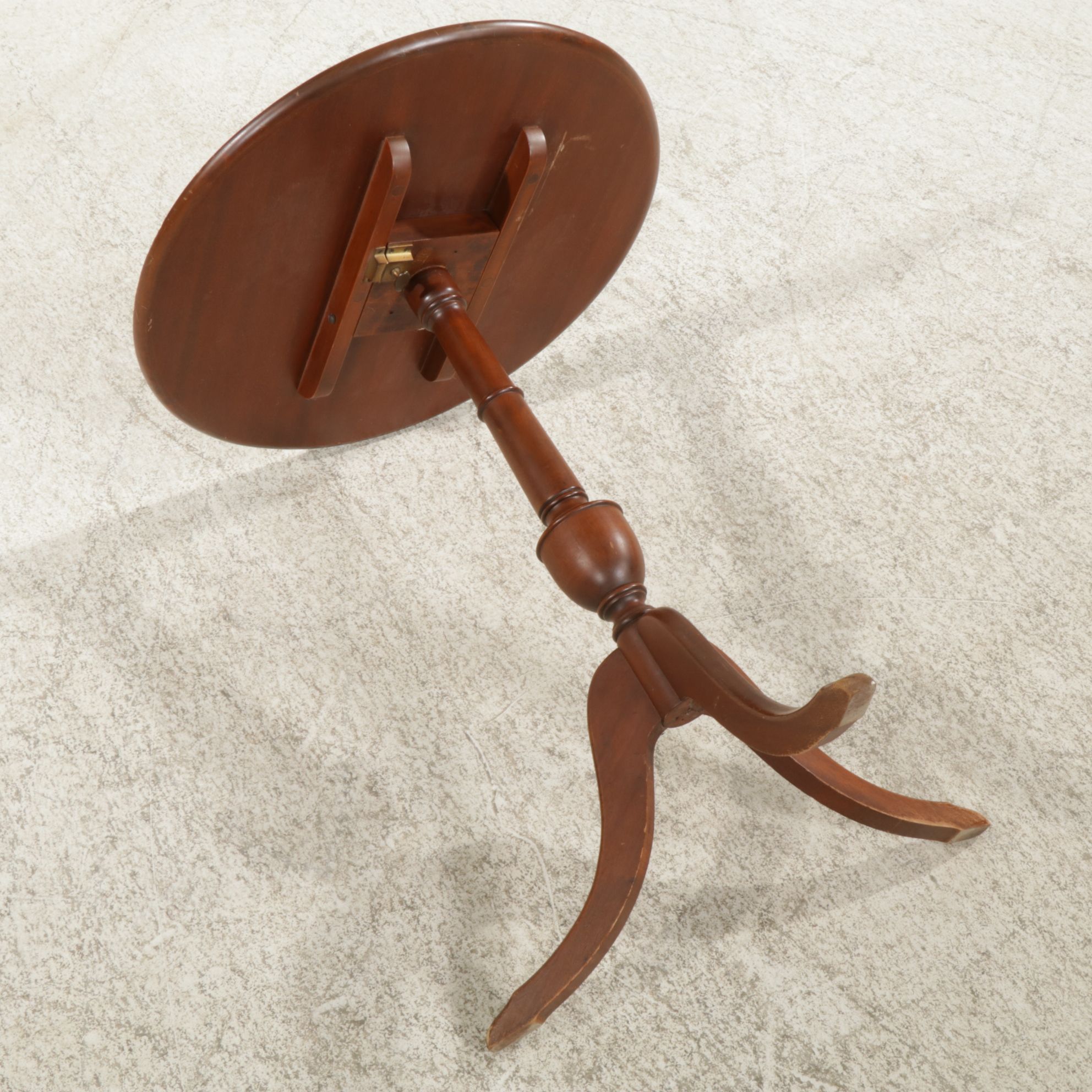 Federal Style Mahogany Flip-Top Tea Table