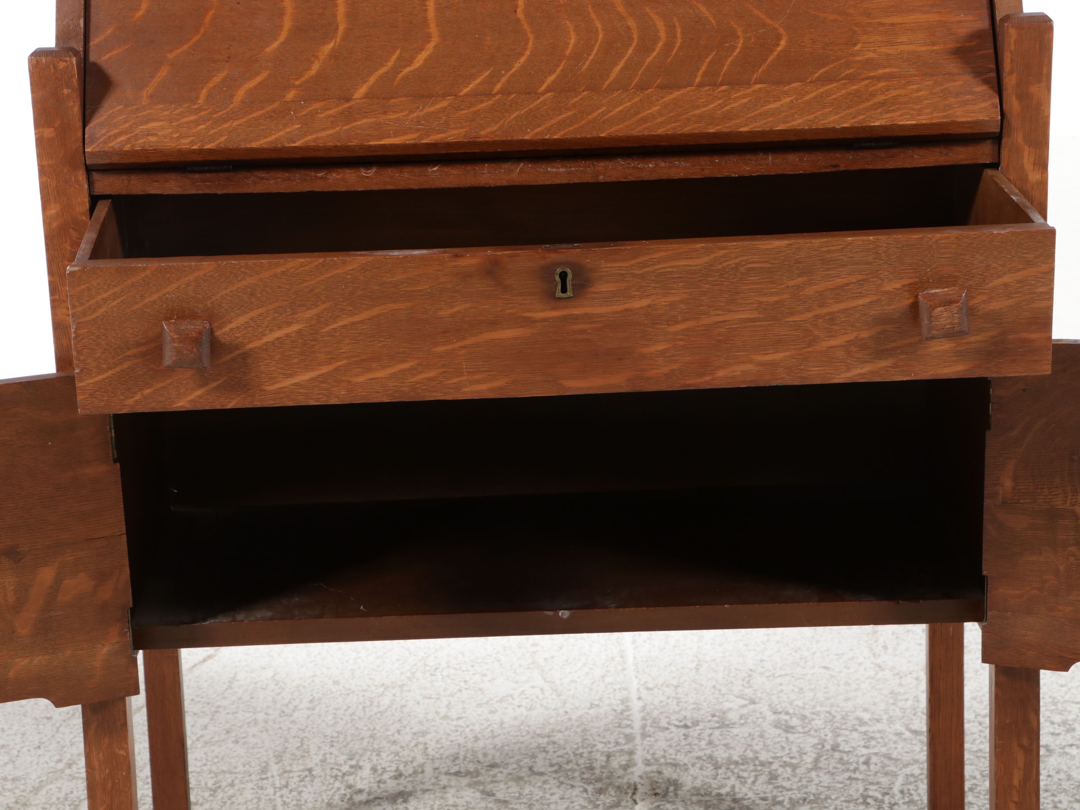 American Arts & Crafts Quartersawn Oak Slant-Front Desk, Early 20th Century