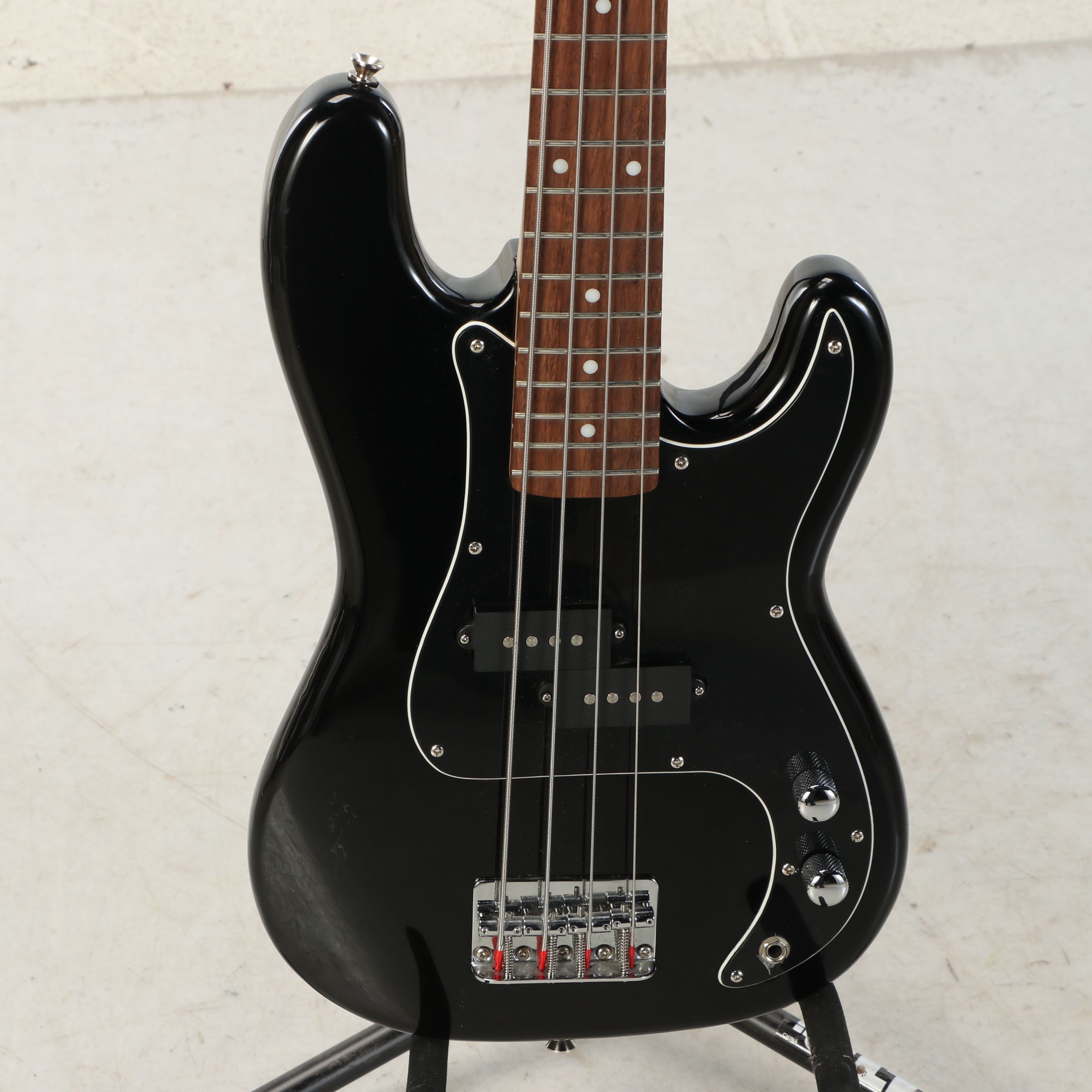 Westfield B1000 Electric Bass Guitar