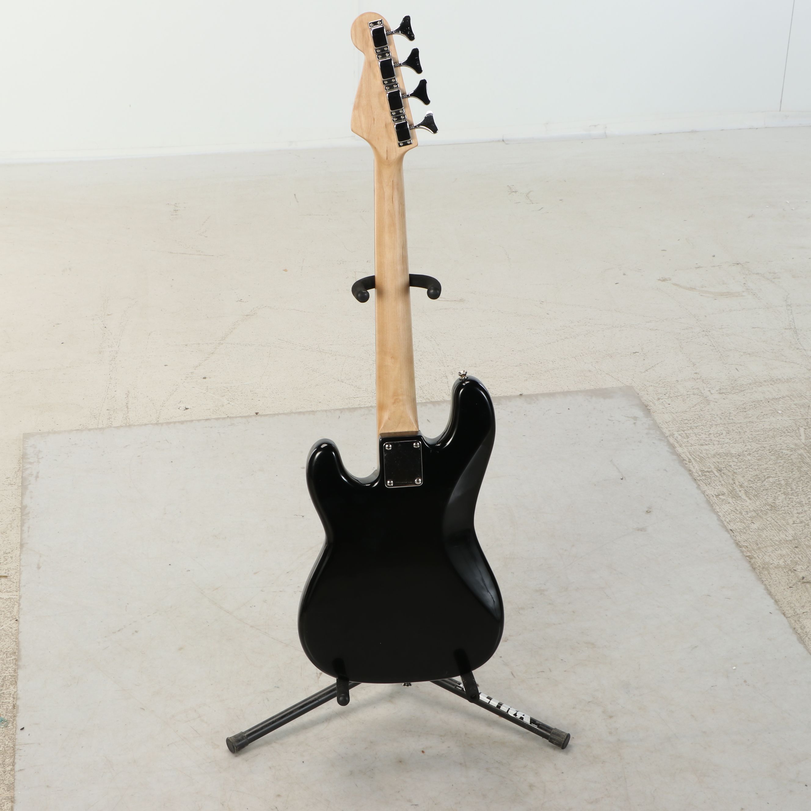 Westfield B1000 Electric Bass Guitar